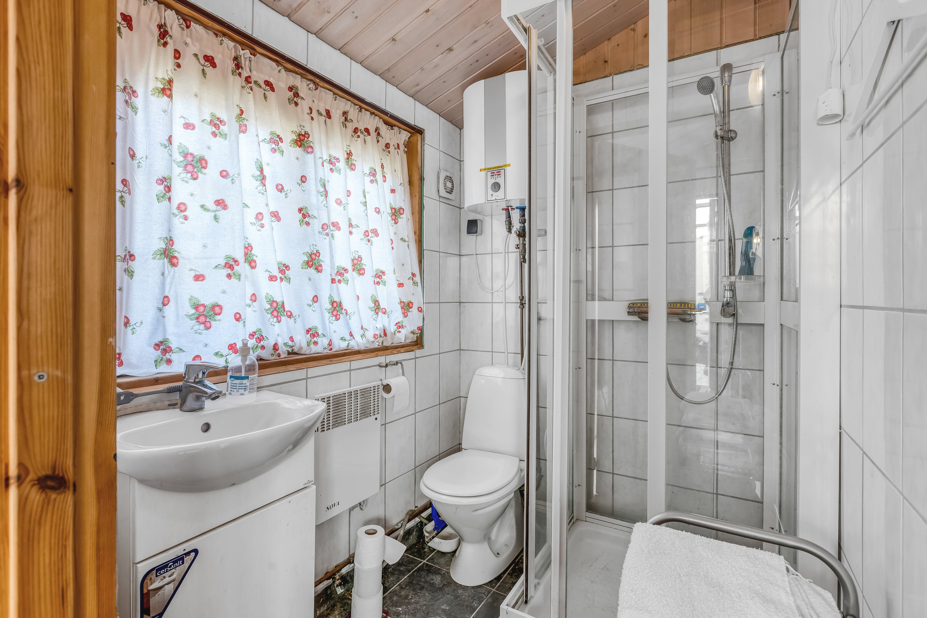 Fremhævet badeværelse billede i fuldskærmstilstand. Billede af Hedemarken 37, 6720 Fanø