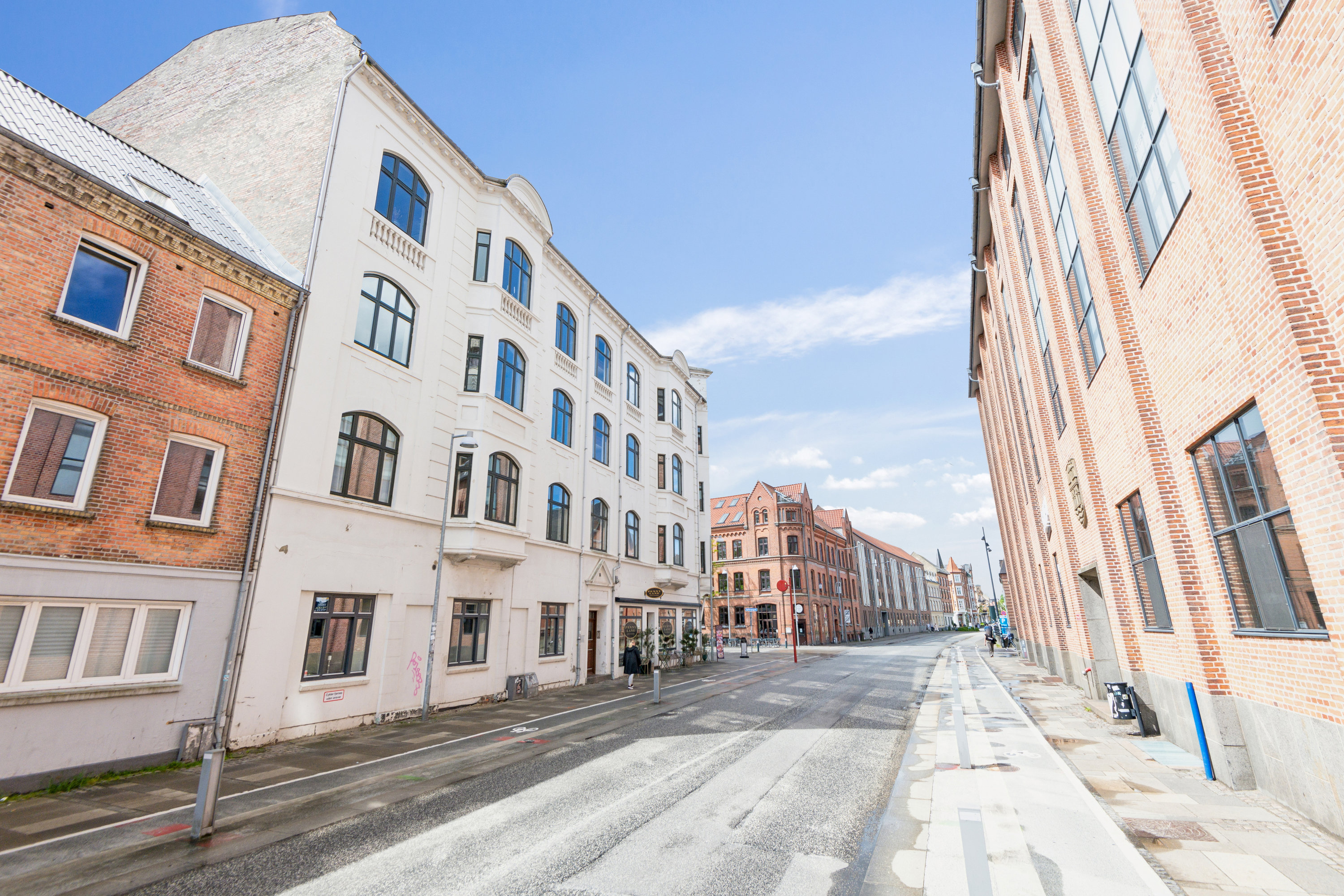 Fremhævet ejendom 1 billede i fuldskærmstilstand. Billede af Østerbro 14, 1. tv., 9000 Aalborg