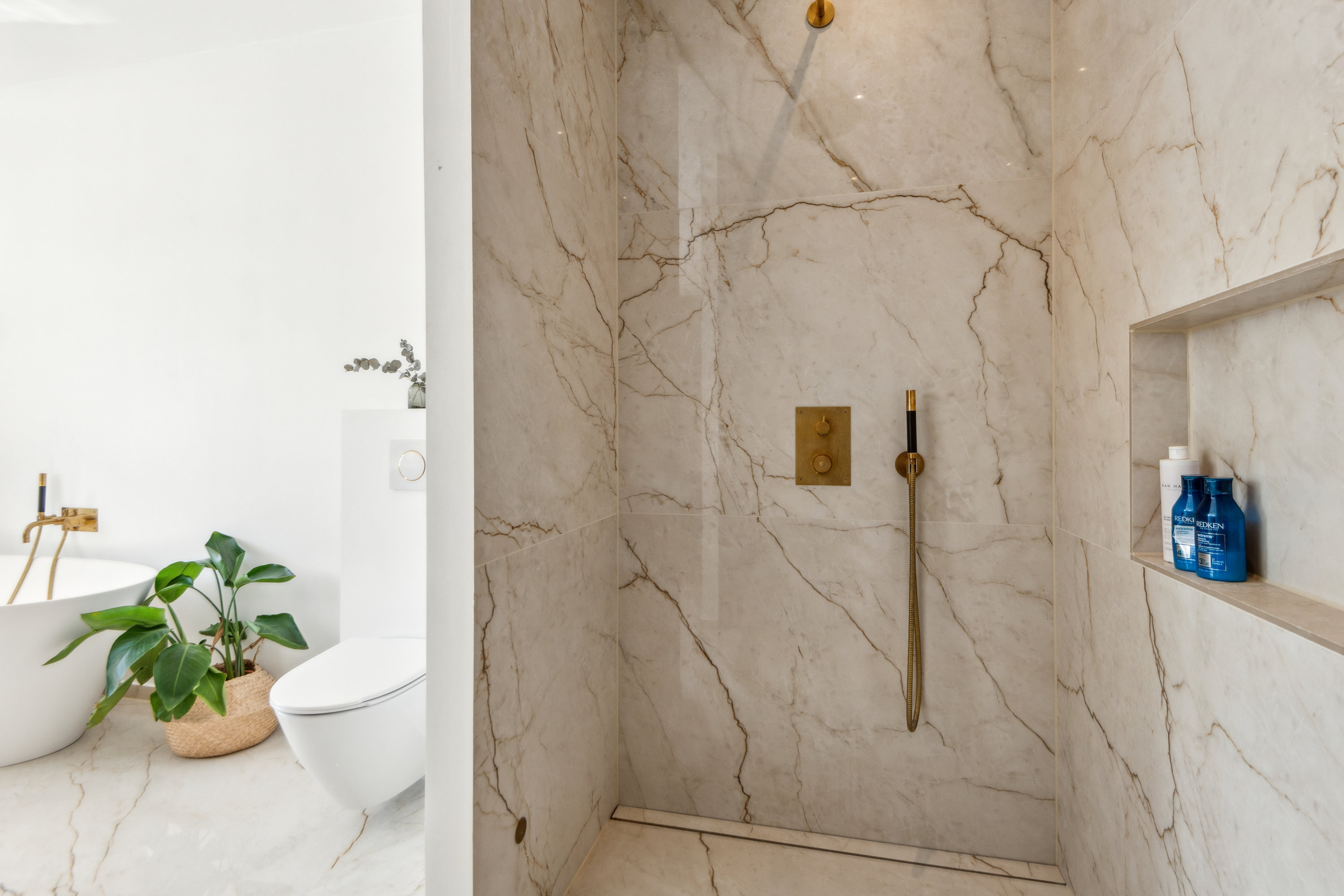 Fremhævet badeværelse billede i fuldskærmstilstand. Billede af Østerbro 14, 1. tv., 9000 Aalborg