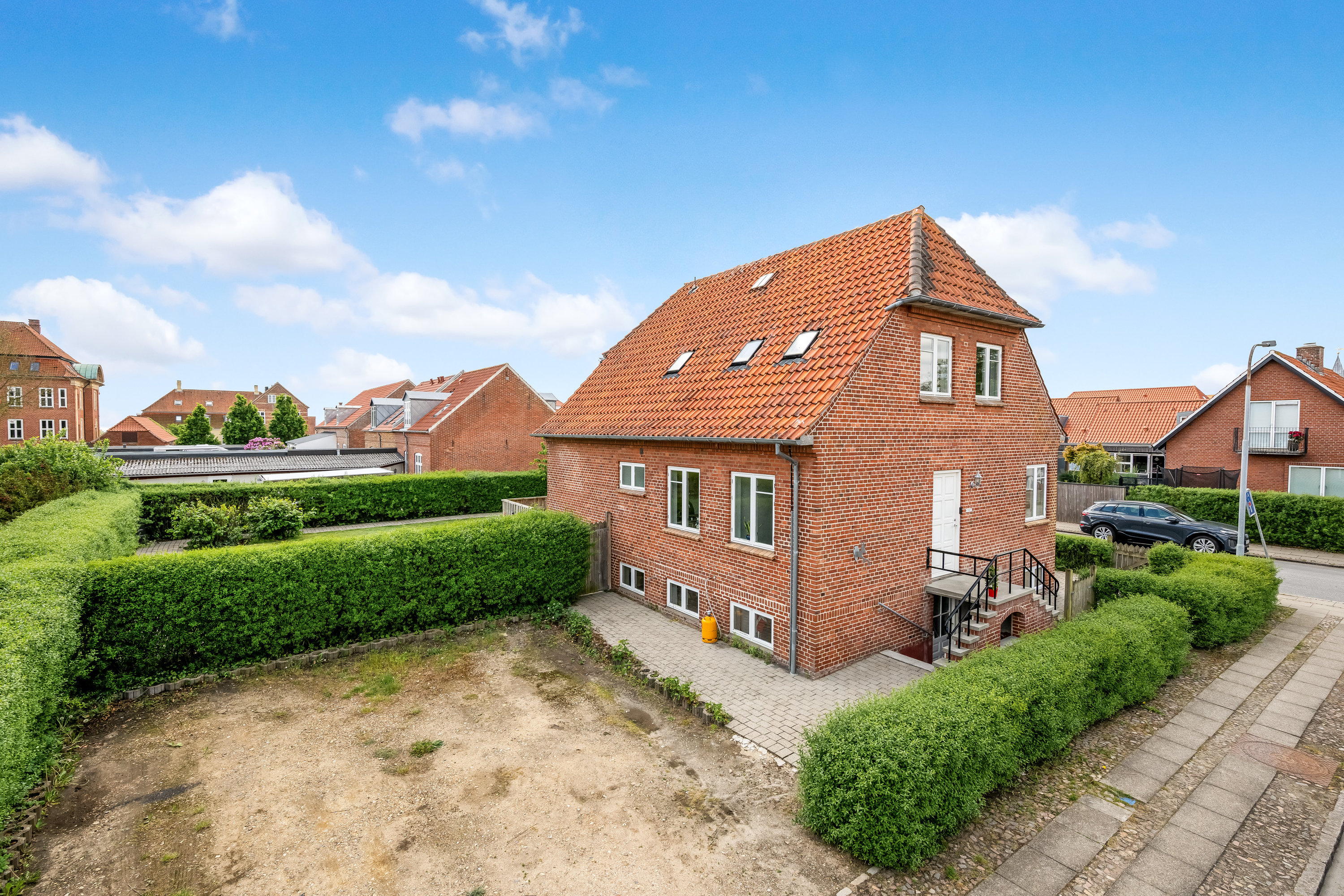 Fremhævet facade billede i fuldskærmstilstand. Billede af Reberbanen 14, 6950 Ringkøbing