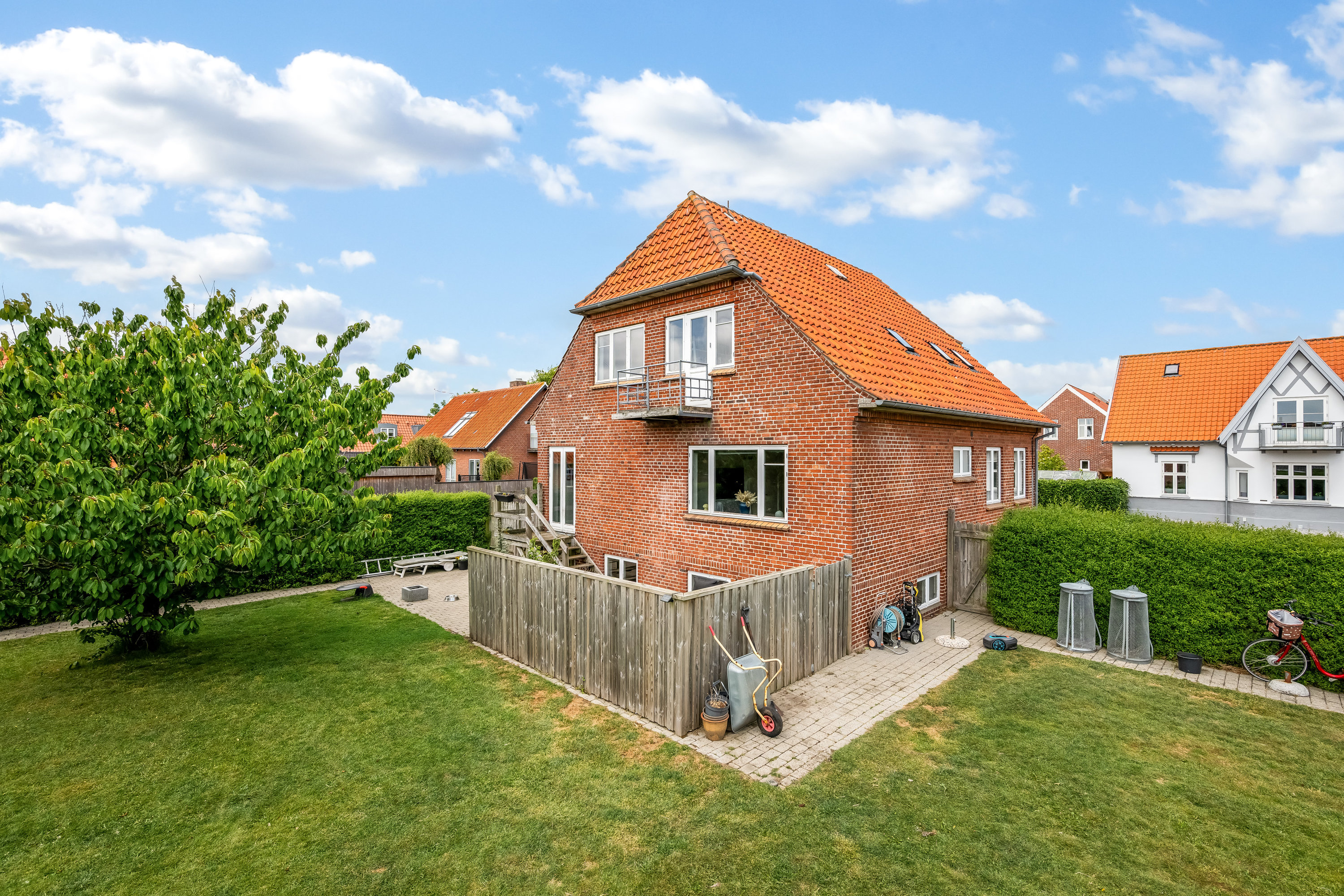 Fremhævet facade billede i fuldskærmstilstand. Billede af Reberbanen 14, 6950 Ringkøbing