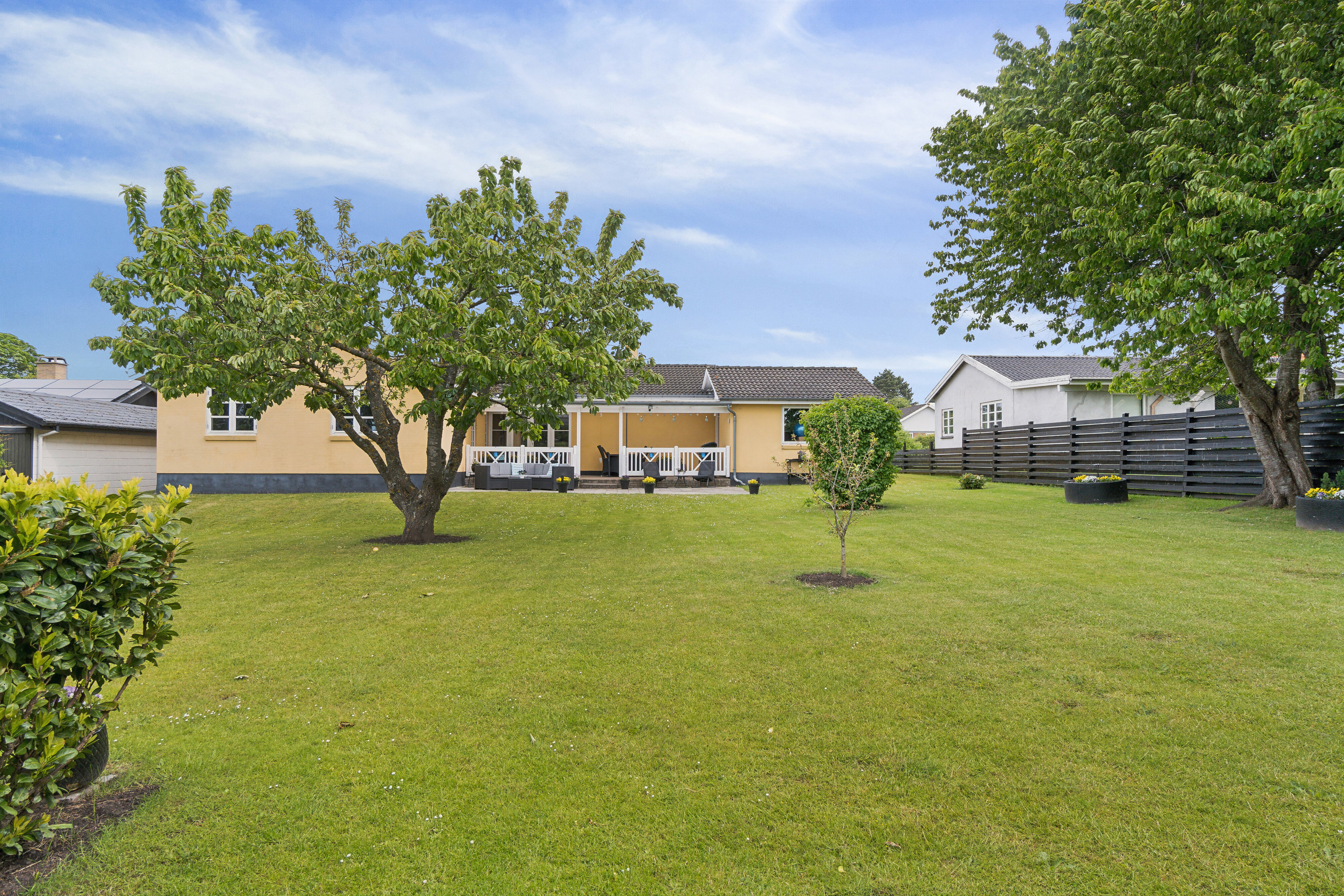 Fremhævet set fra haven billede i fuldskærmstilstand. Billede af Tollerupvej 33, 3370 Melby