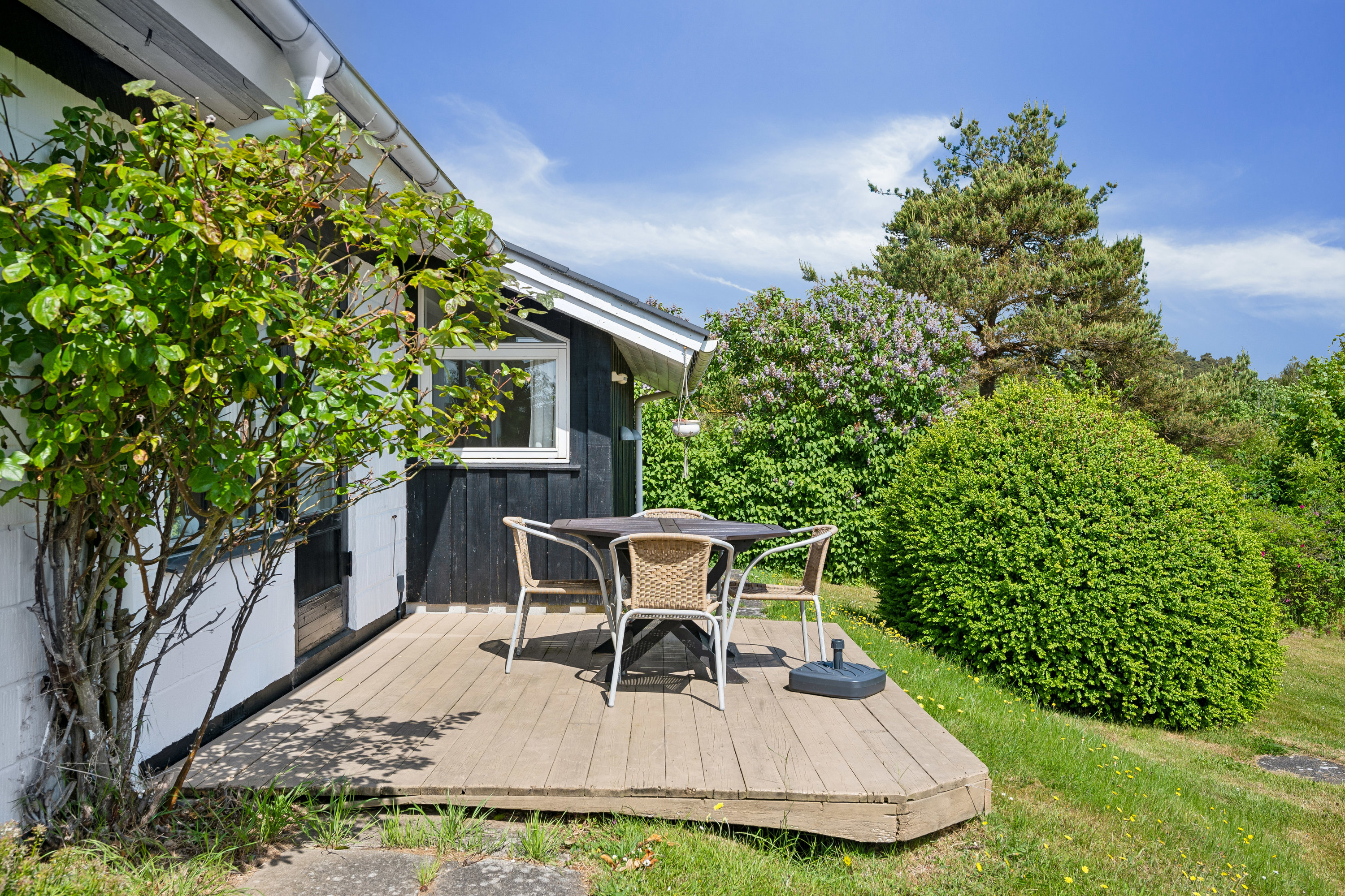 Fremhævet terrasse billede i fuldskærmstilstand. Billede af Fyrrebakken 3, Handrup Strand, 8400 Ebeltoft