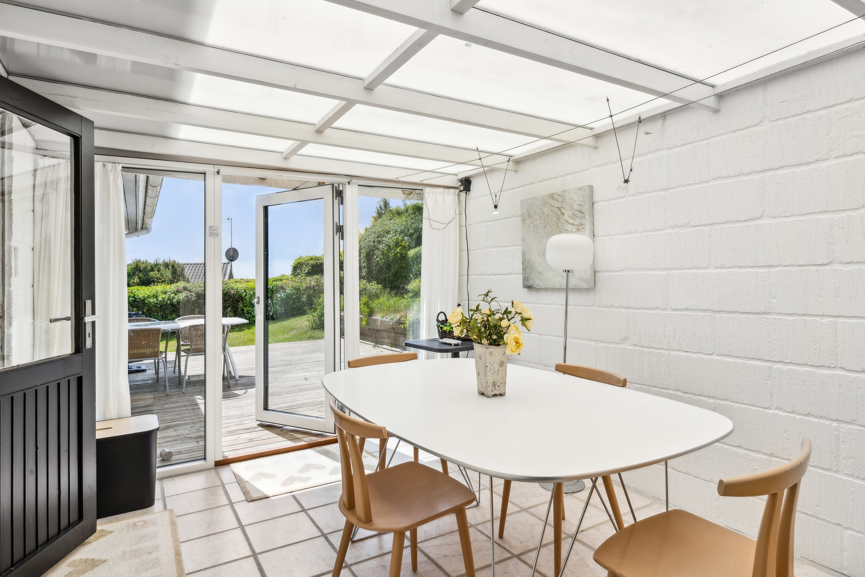 Fremhævet udestue billede i fuldskærmstilstand. Billede af Fyrrebakken 3, Handrup Strand, 8400 Ebeltoft