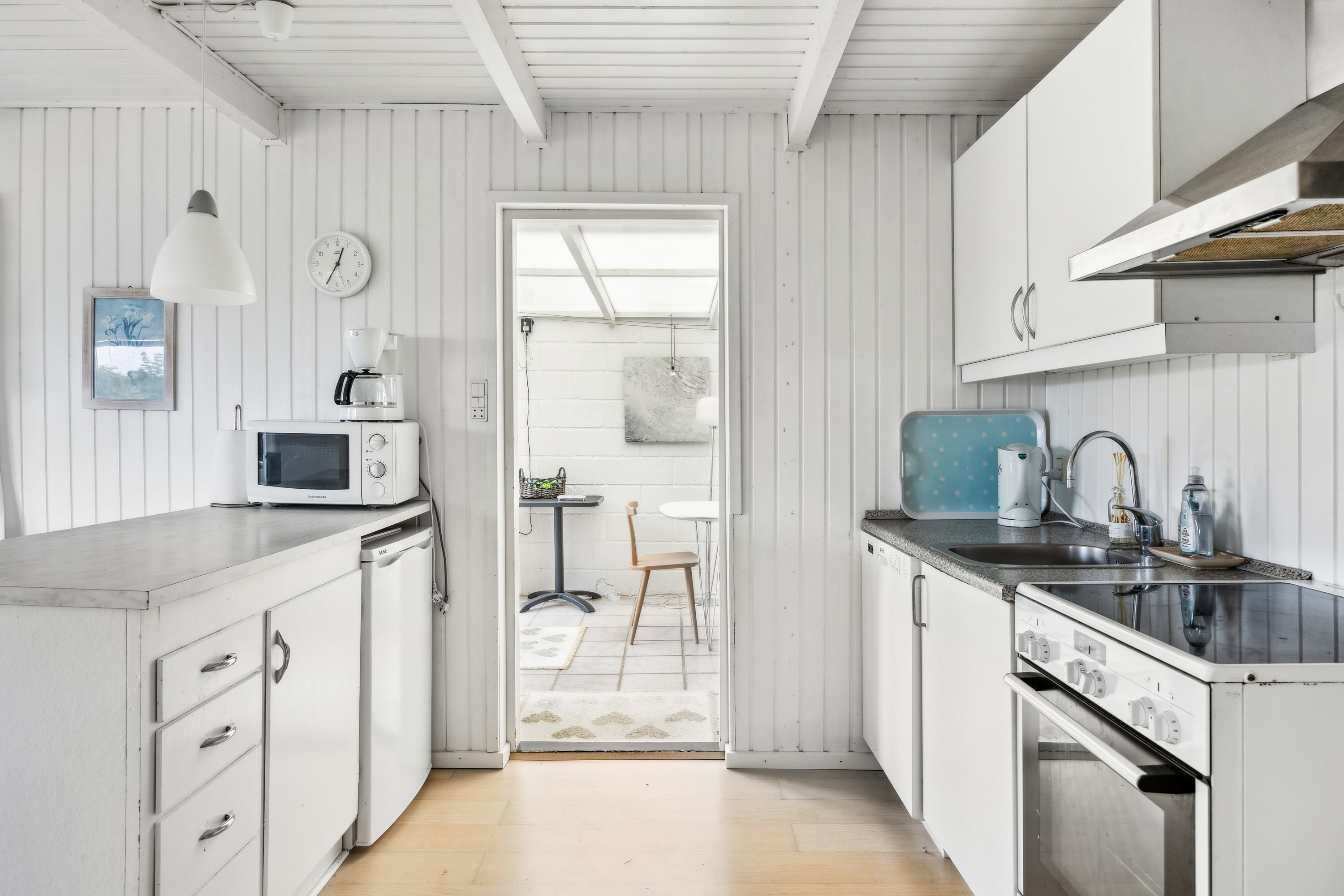 Fremhævet køkken billede i fuldskærmstilstand. Billede af Fyrrebakken 3, Handrup Strand, 8400 Ebeltoft
