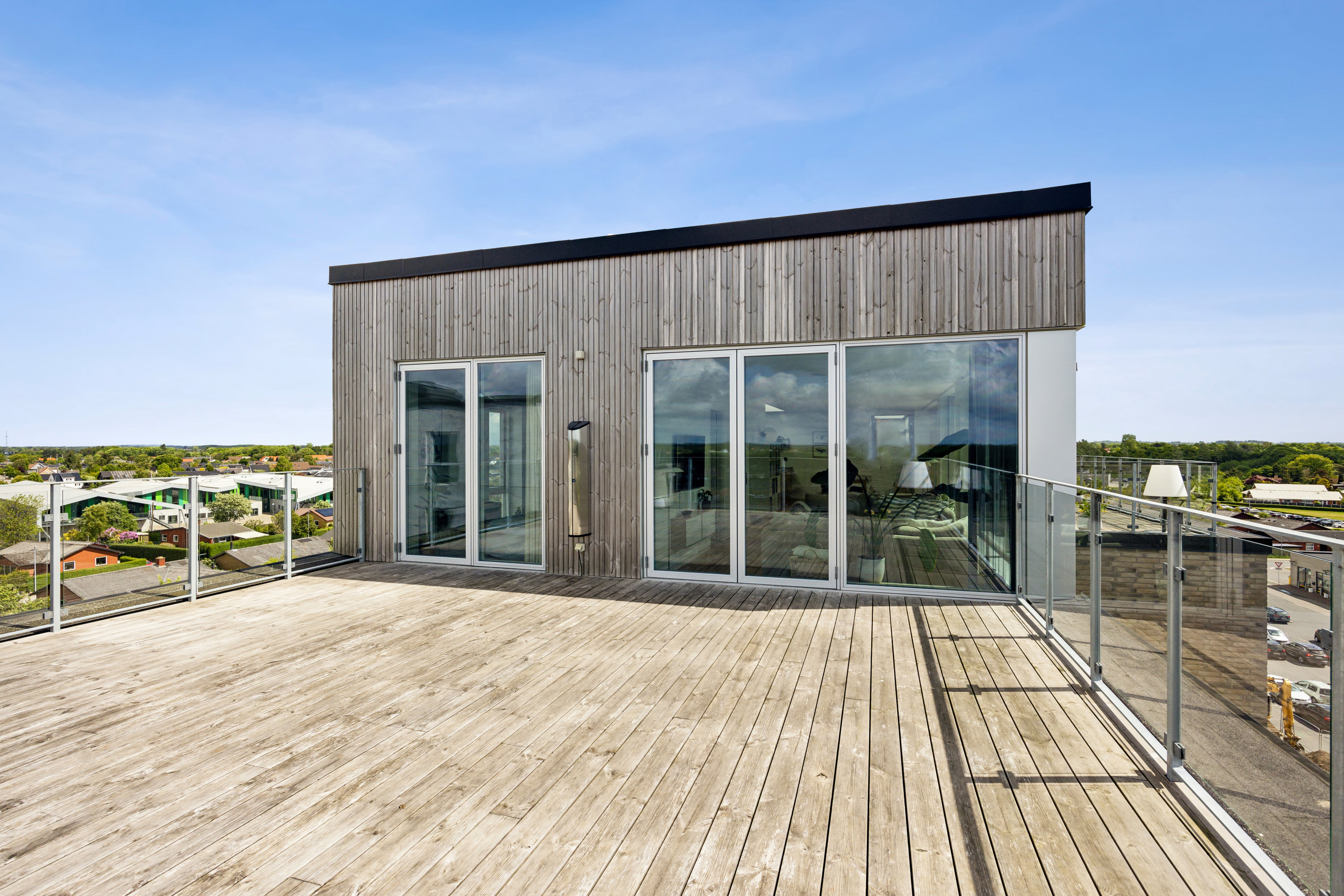 Fremhævet terrasse billede i fuldskærmstilstand. Billede af Aabybro Centret 7, 6. 1., 9440 Aabybro