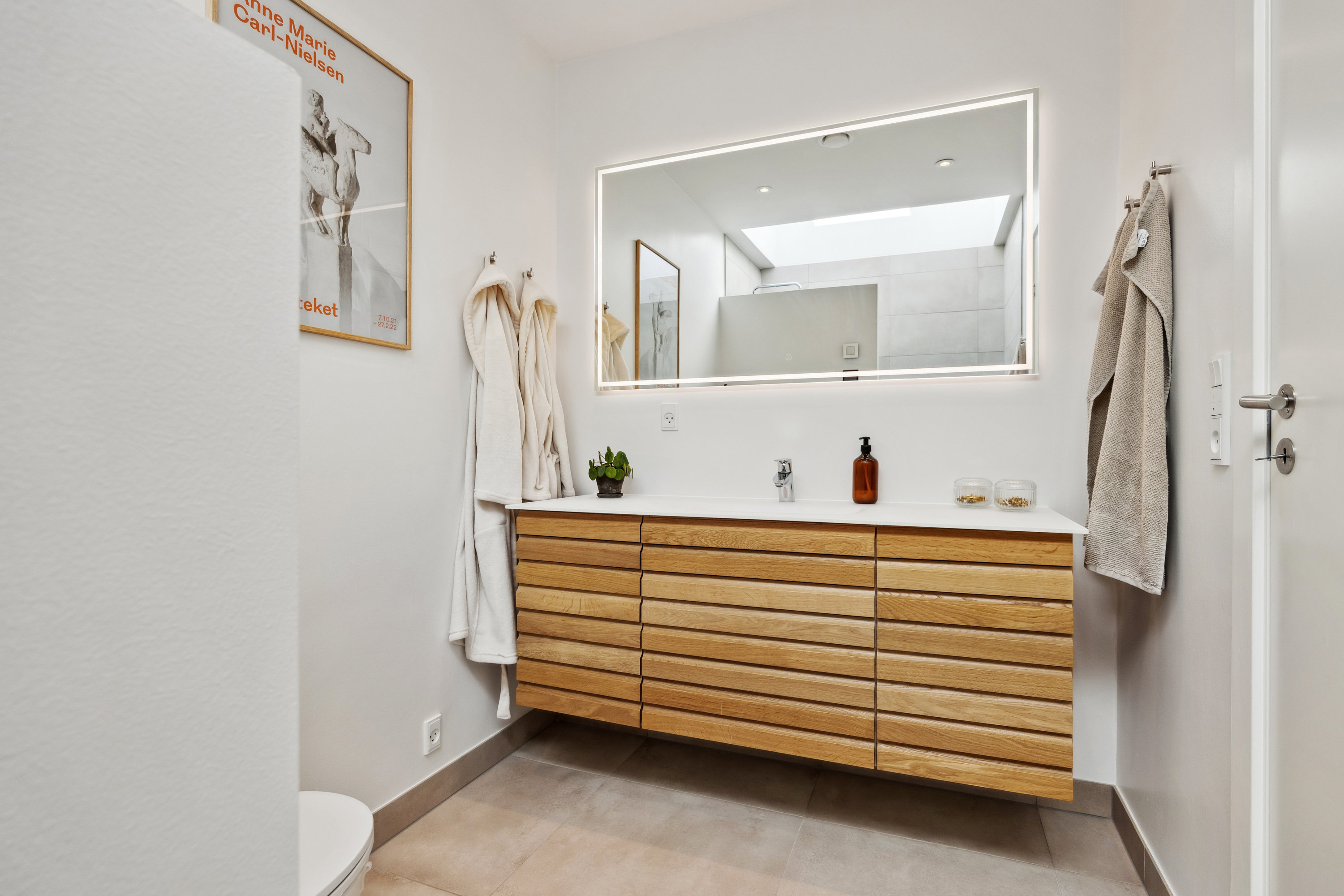 Fremhævet badeværelse billede i fuldskærmstilstand. Billede af Aabybro Centret 7, 6. 1., 9440 Aabybro