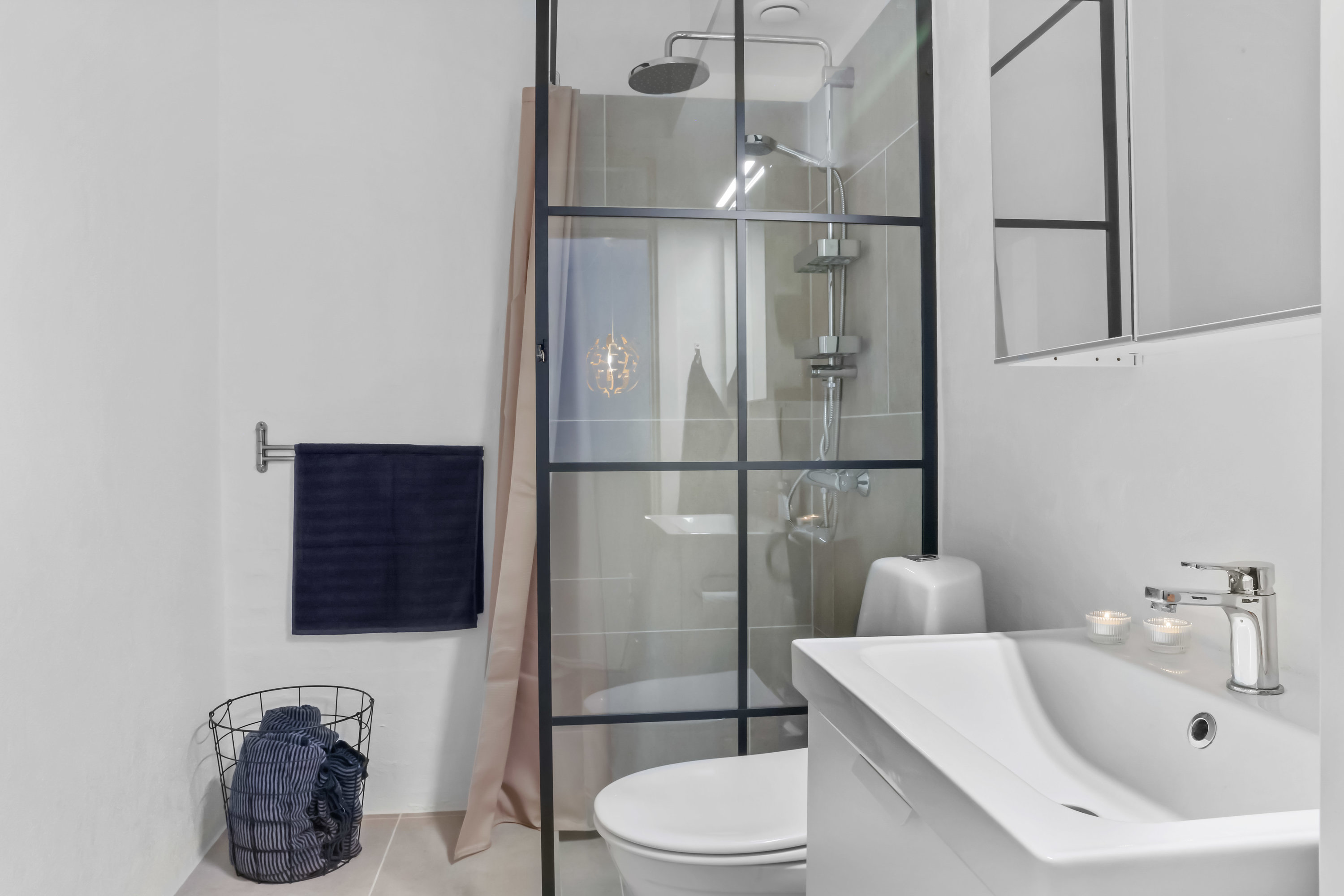 Fremhævet badeværelse billede i fuldskærmstilstand. Billede af Østergade 1, st.. 8., 8660 Skanderborg