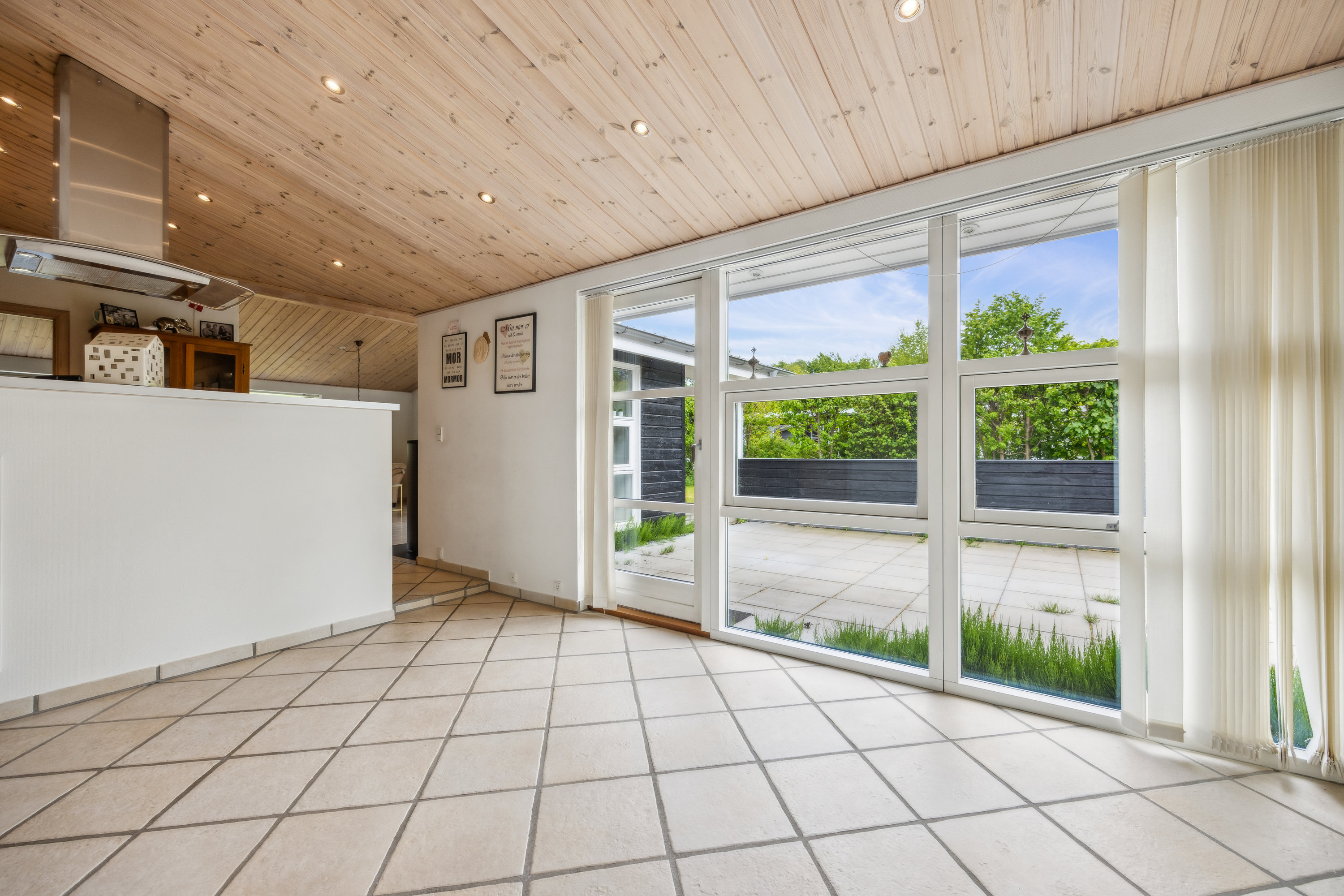 Fremhævet stue billede i fuldskærmstilstand. Billede af Mosters Vænge 24, 9370 Hals