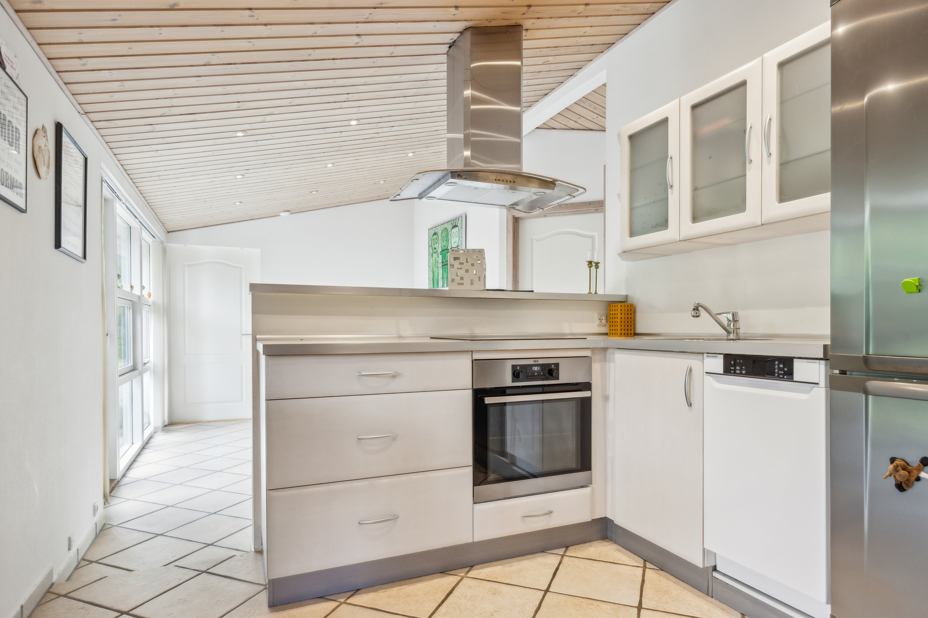 Fremhævet køkken billede i fuldskærmstilstand. Billede af Mosters Vænge 24, 9370 Hals