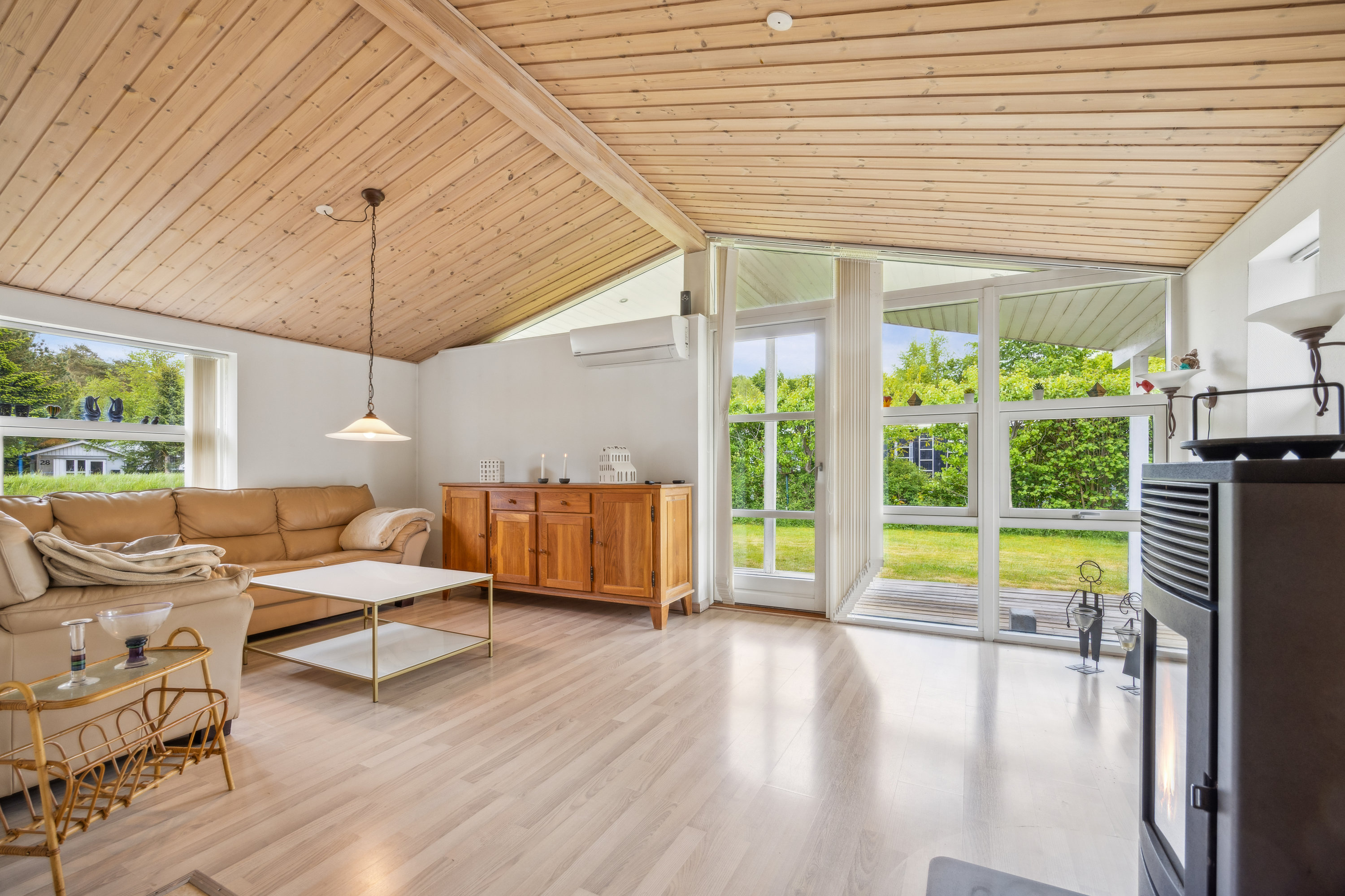 Fremhævet stue billede i fuldskærmstilstand. Billede af Mosters Vænge 24, 9370 Hals