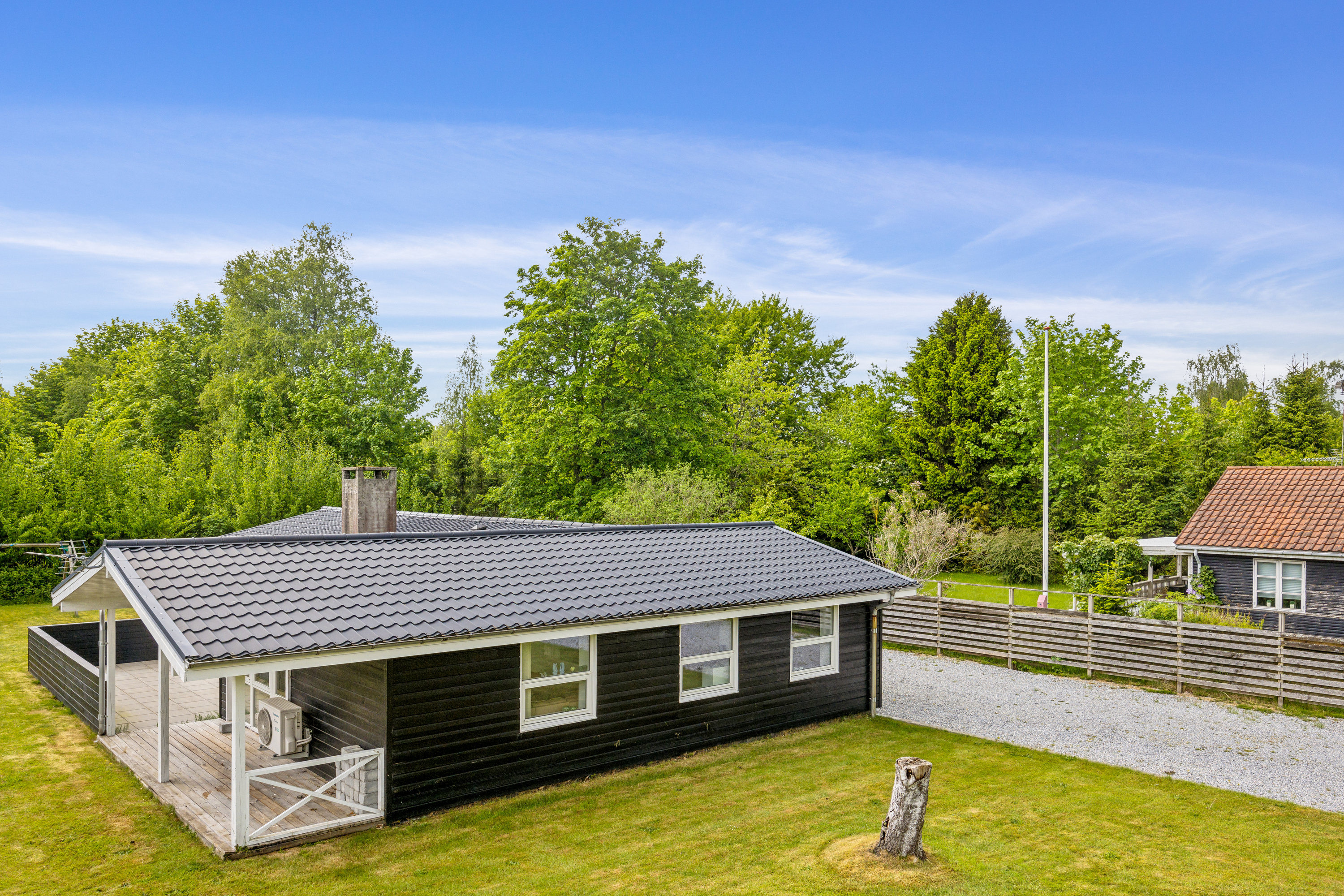 Fremhævet ejendom 1 billede i fuldskærmstilstand. Billede af Mosters Vænge 24, 9370 Hals