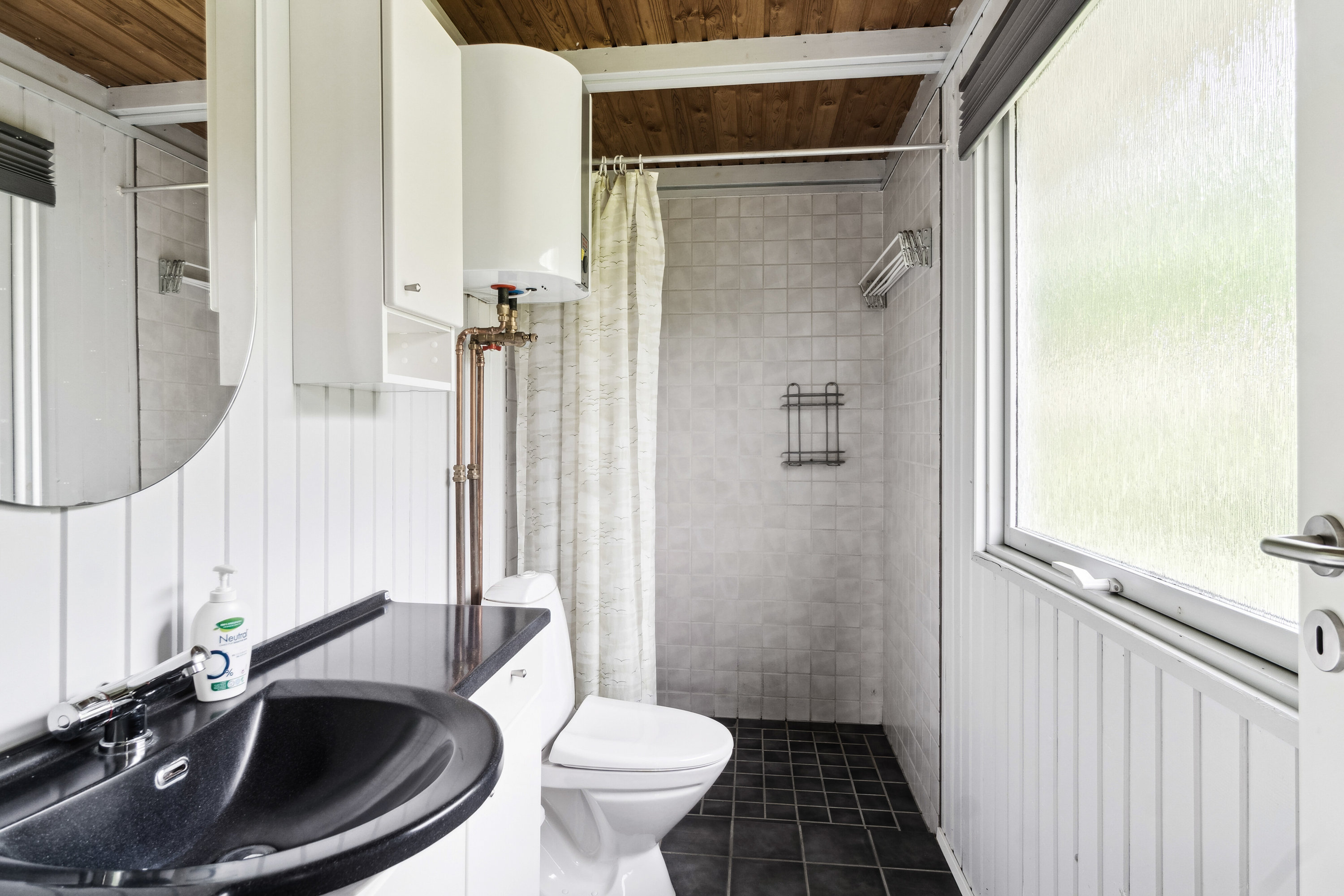 Fremhævet toilet billede i fuldskærmstilstand. Billede af Østergårdsvej 17, Klint, 4500 Nykøbing Sj