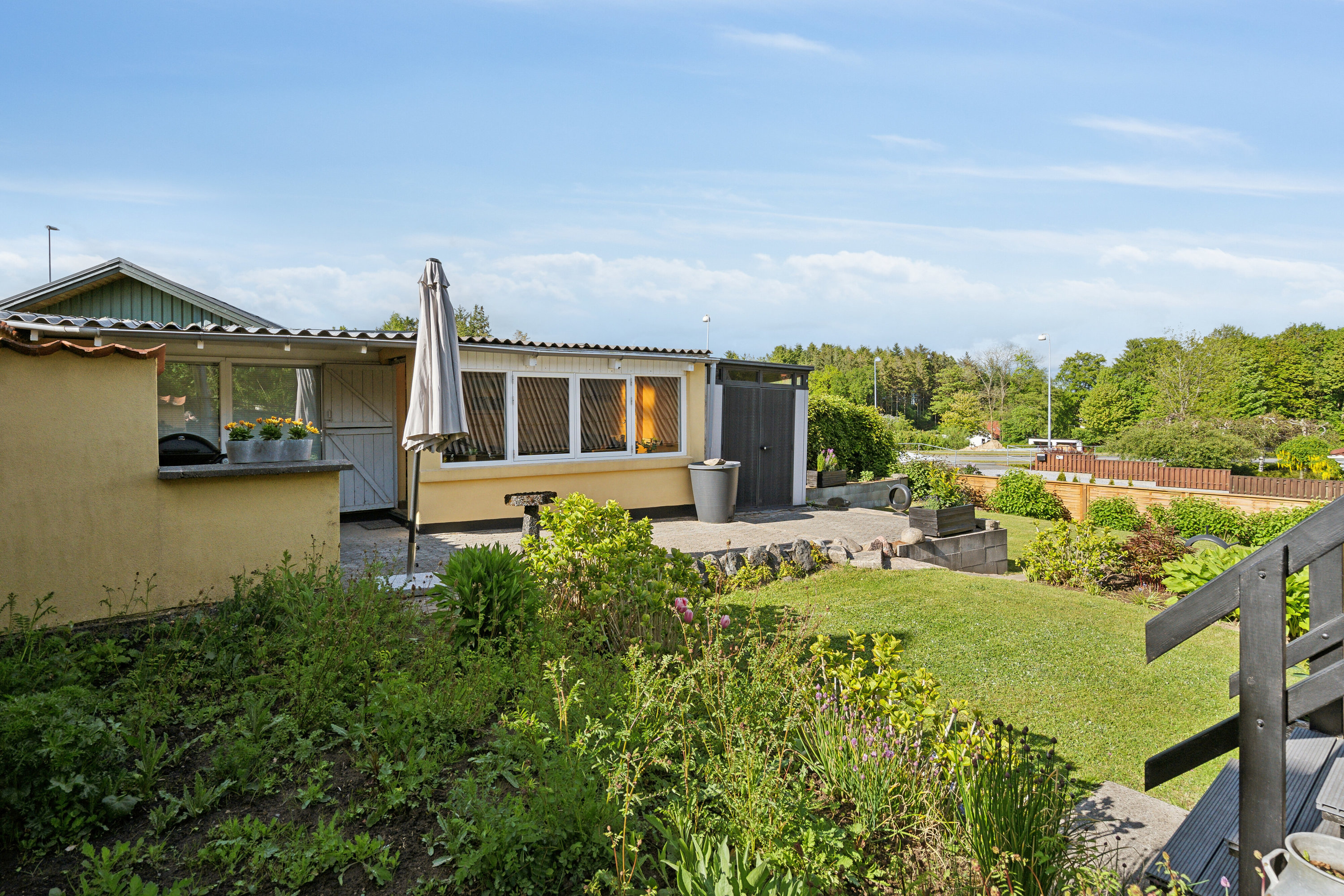 Fremhævet set fra haven billede i fuldskærmstilstand. Billede af Tegldal 5, 9830 Tårs