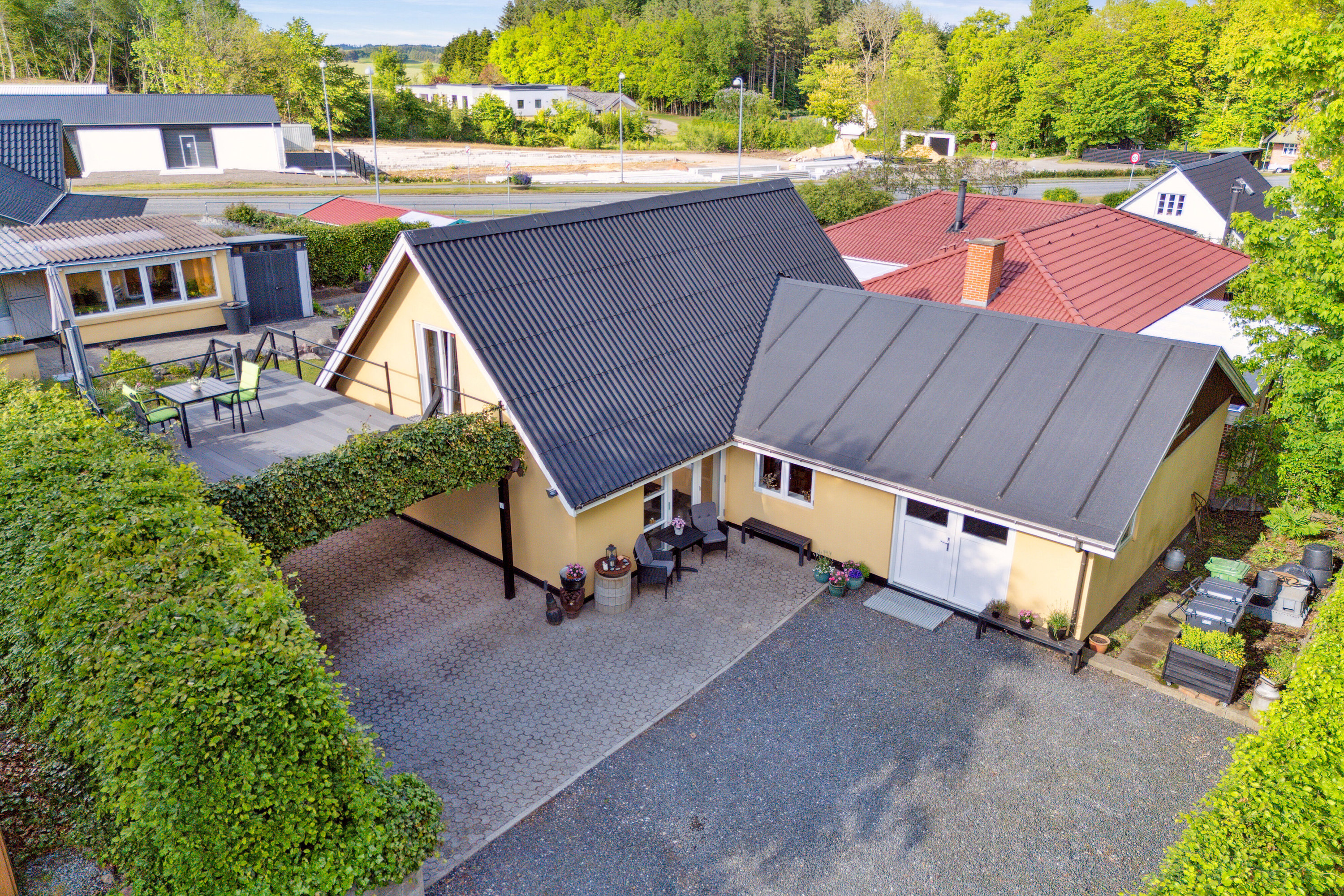 Fremhævet set fra vejen billede i fuldskærmstilstand. Billede af Tegldal 5, 9830 Tårs