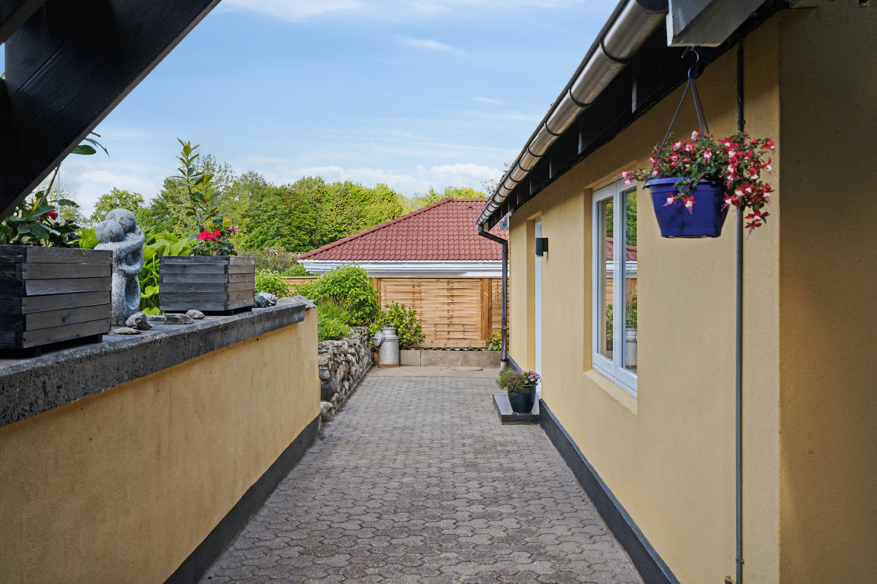 Fremhævet set fra vejen billede i fuldskærmstilstand. Billede af Tegldal 5, 9830 Tårs