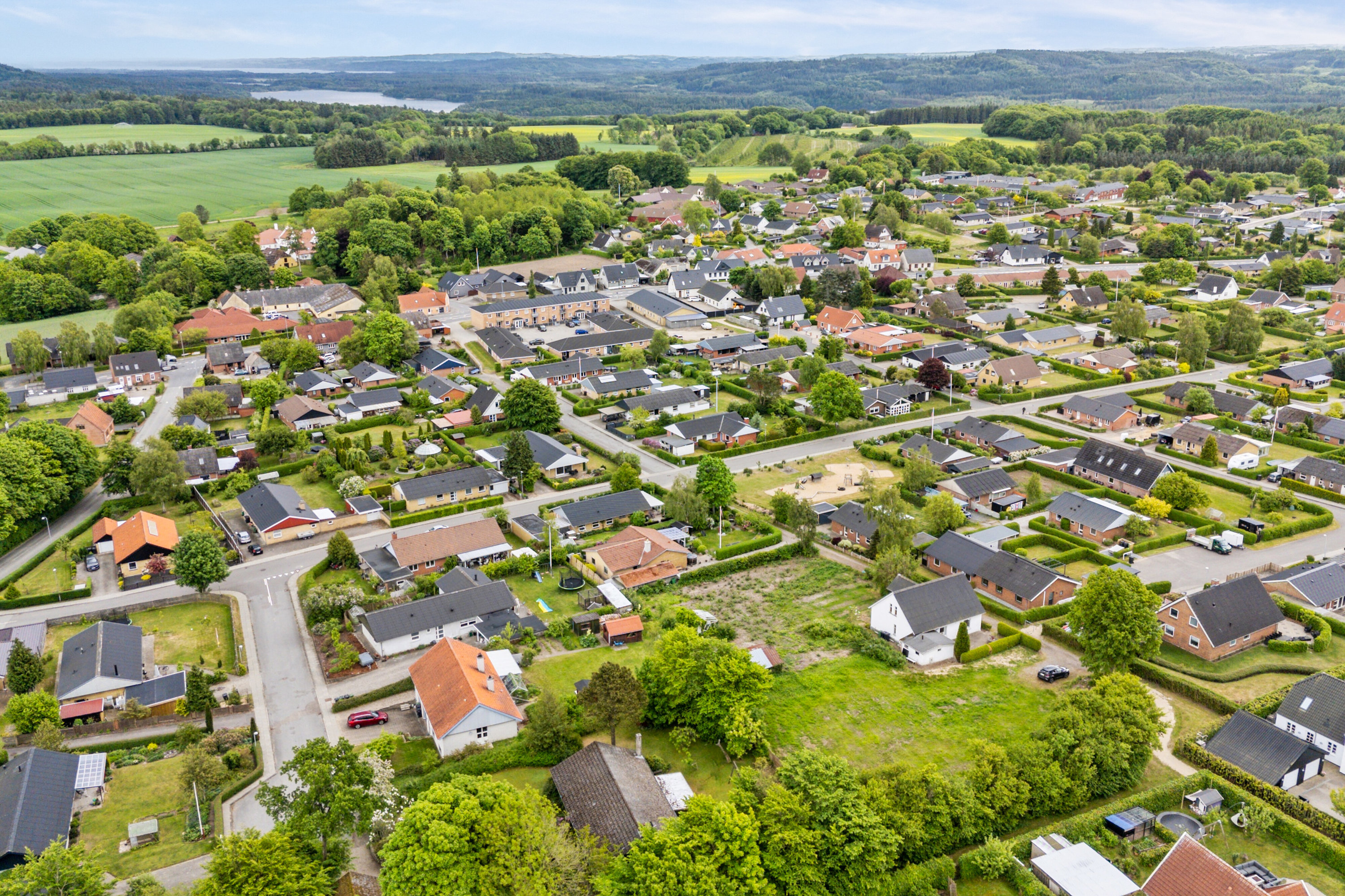 Fremhævet luftfoto billede i fuldskærmstilstand. Billede af Ahornvej 6, Salten, 8653 Them