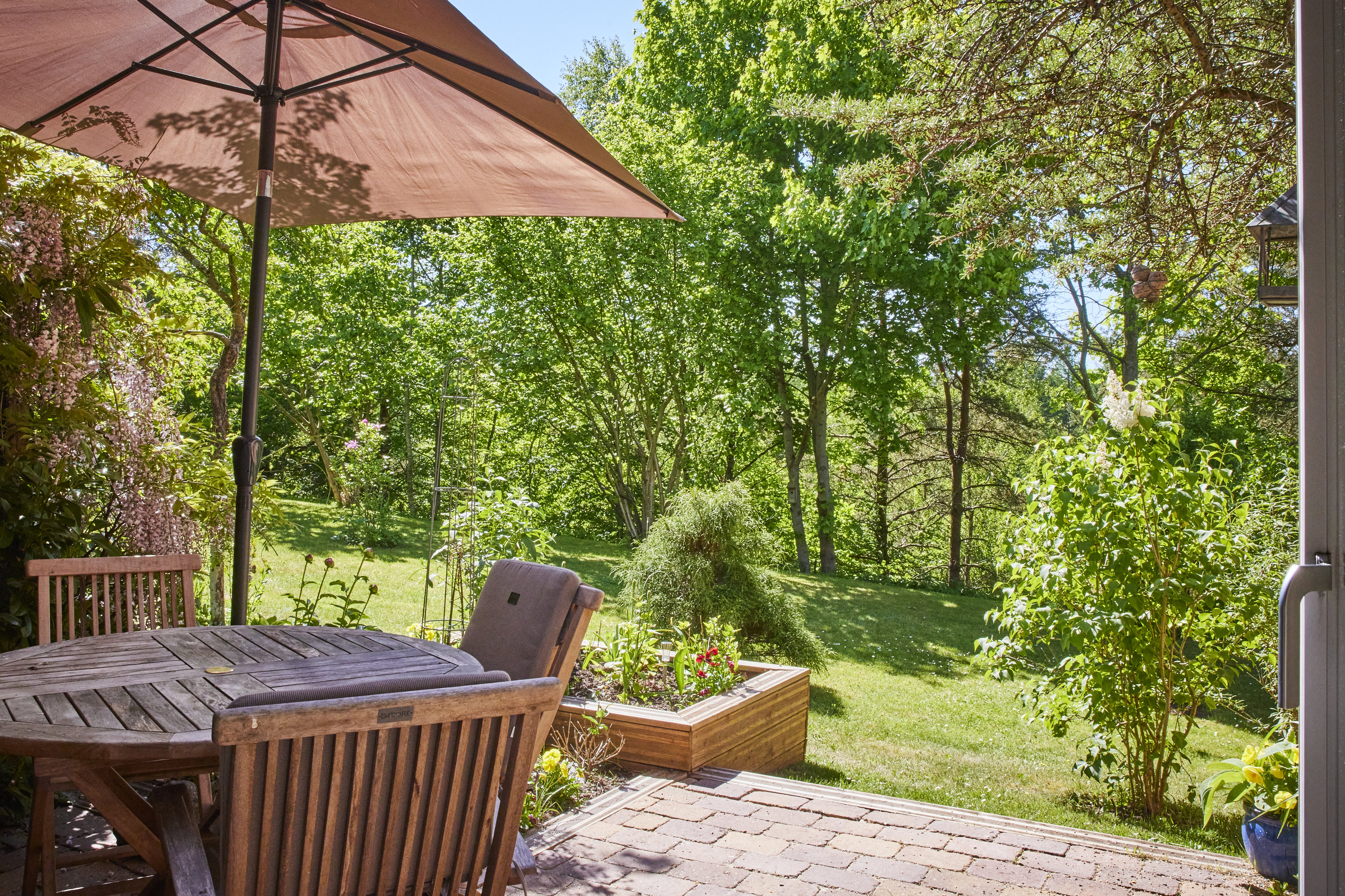 Fremhævet terrasse billede i fuldskærmstilstand. Billede af Holmekollen 8, Voervadsbro, 8660 Skanderborg