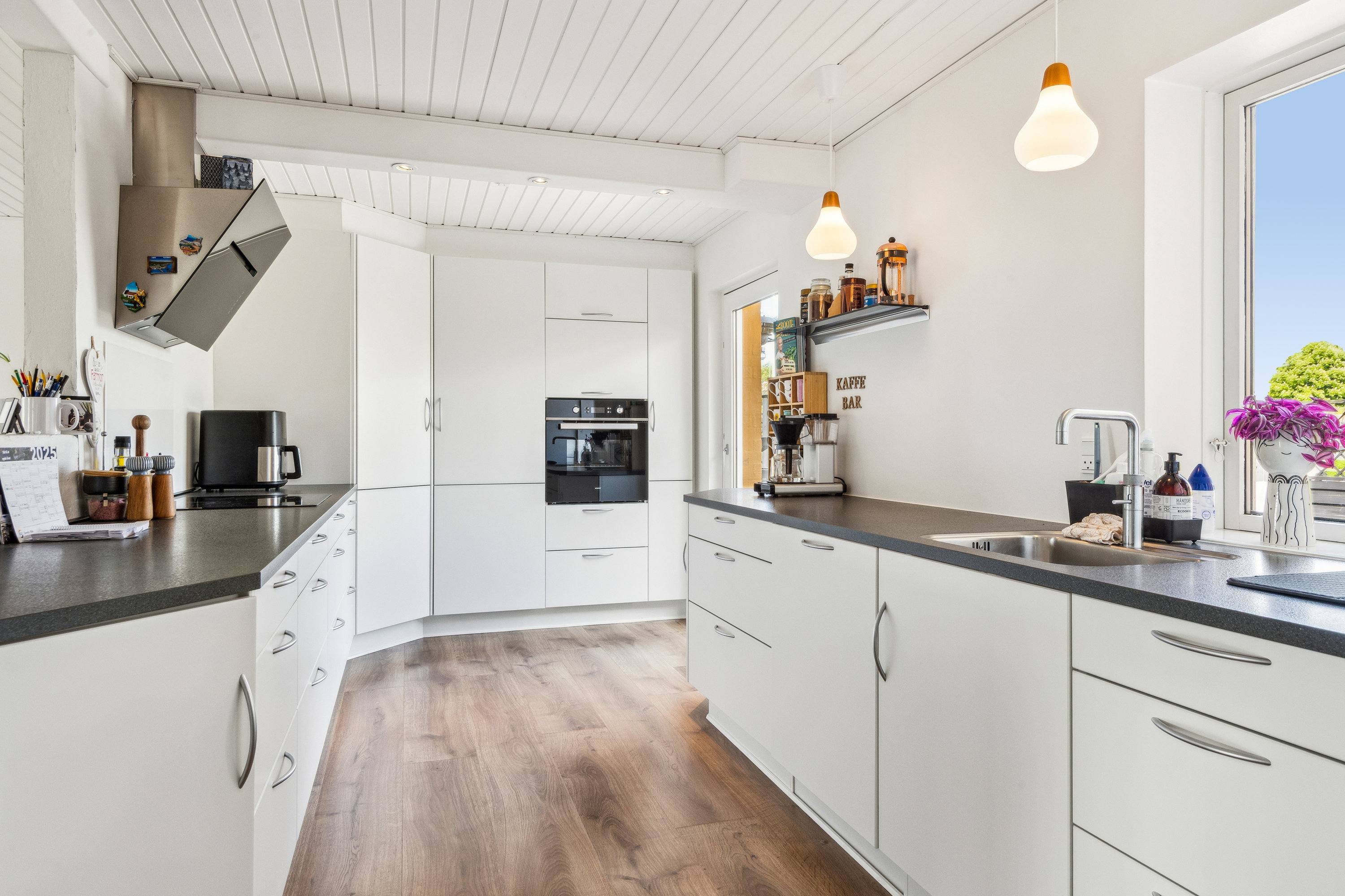 Fremhævet køkken billede i fuldskærmstilstand. Billede af Schmidtsvej 17, Farstrup, 9240 Nibe