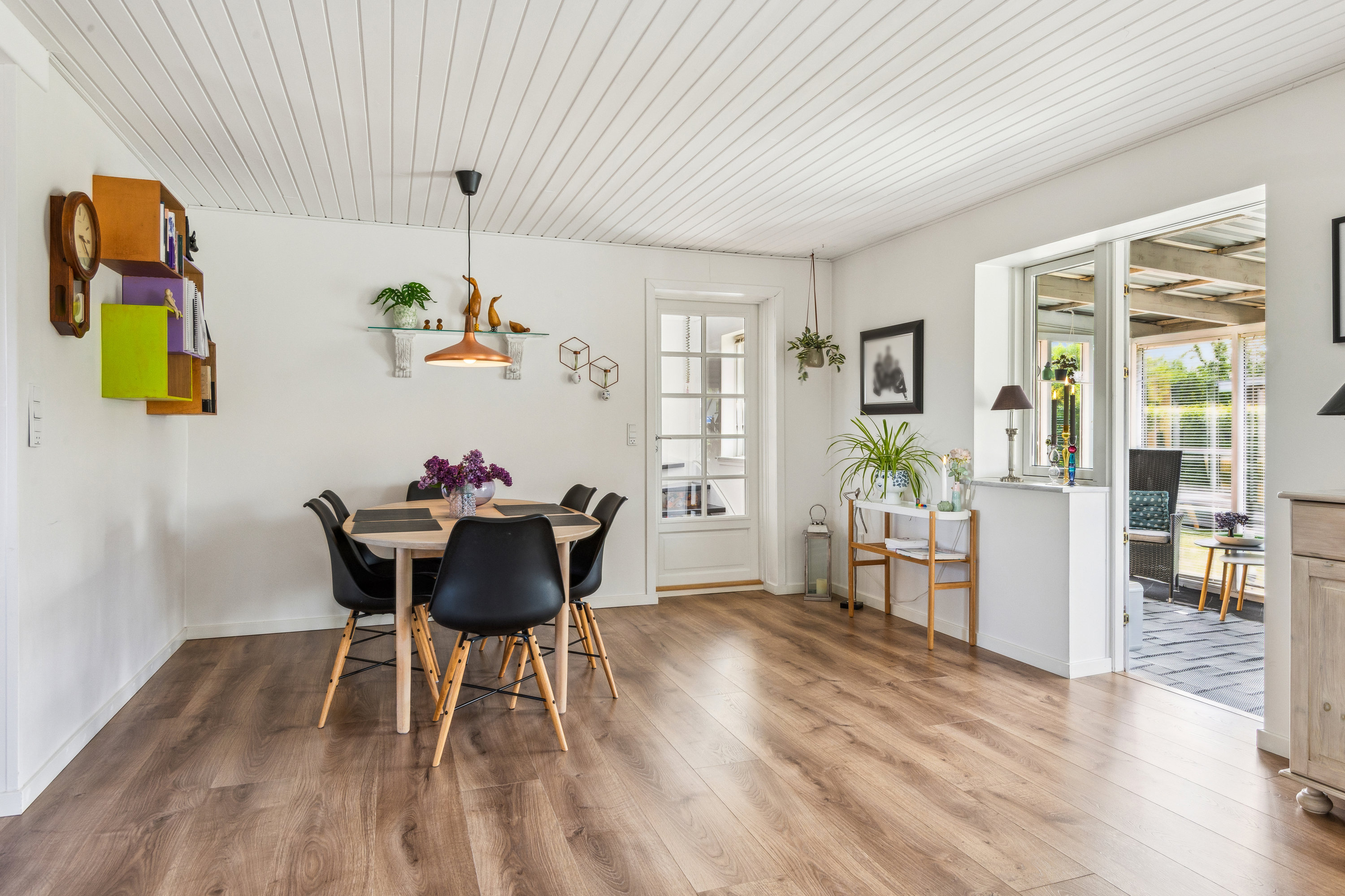 Fremhævet stue billede i fuldskærmstilstand. Billede af Schmidtsvej 17, Farstrup, 9240 Nibe