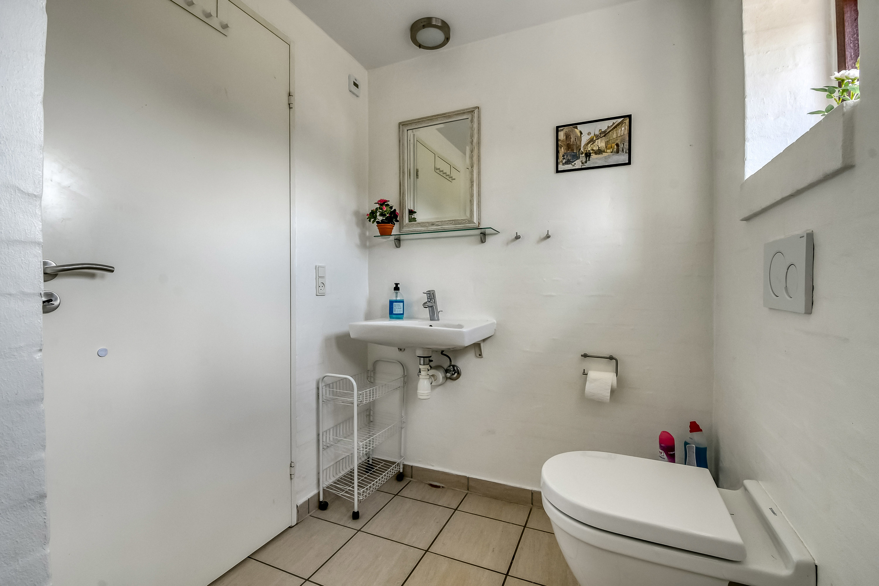 Fremhævet toilet billede i fuldskærmstilstand. Billede af Hulvej 2, Ejsingholm, 7830 Vinderup