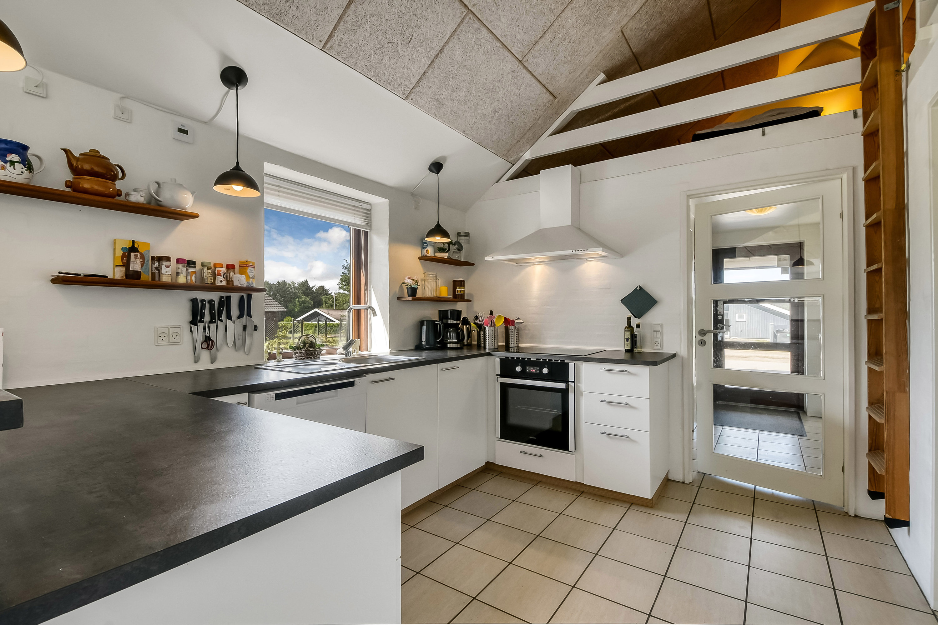 Fremhævet køkken billede i fuldskærmstilstand. Billede af Hulvej 2, Ejsingholm, 7830 Vinderup