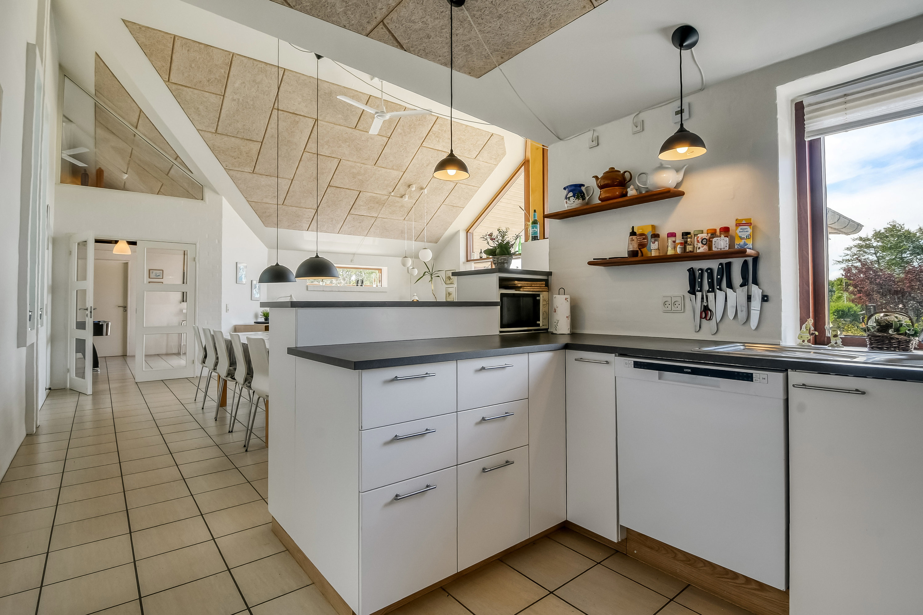 Fremhævet køkken billede i fuldskærmstilstand. Billede af Hulvej 2, Ejsingholm, 7830 Vinderup