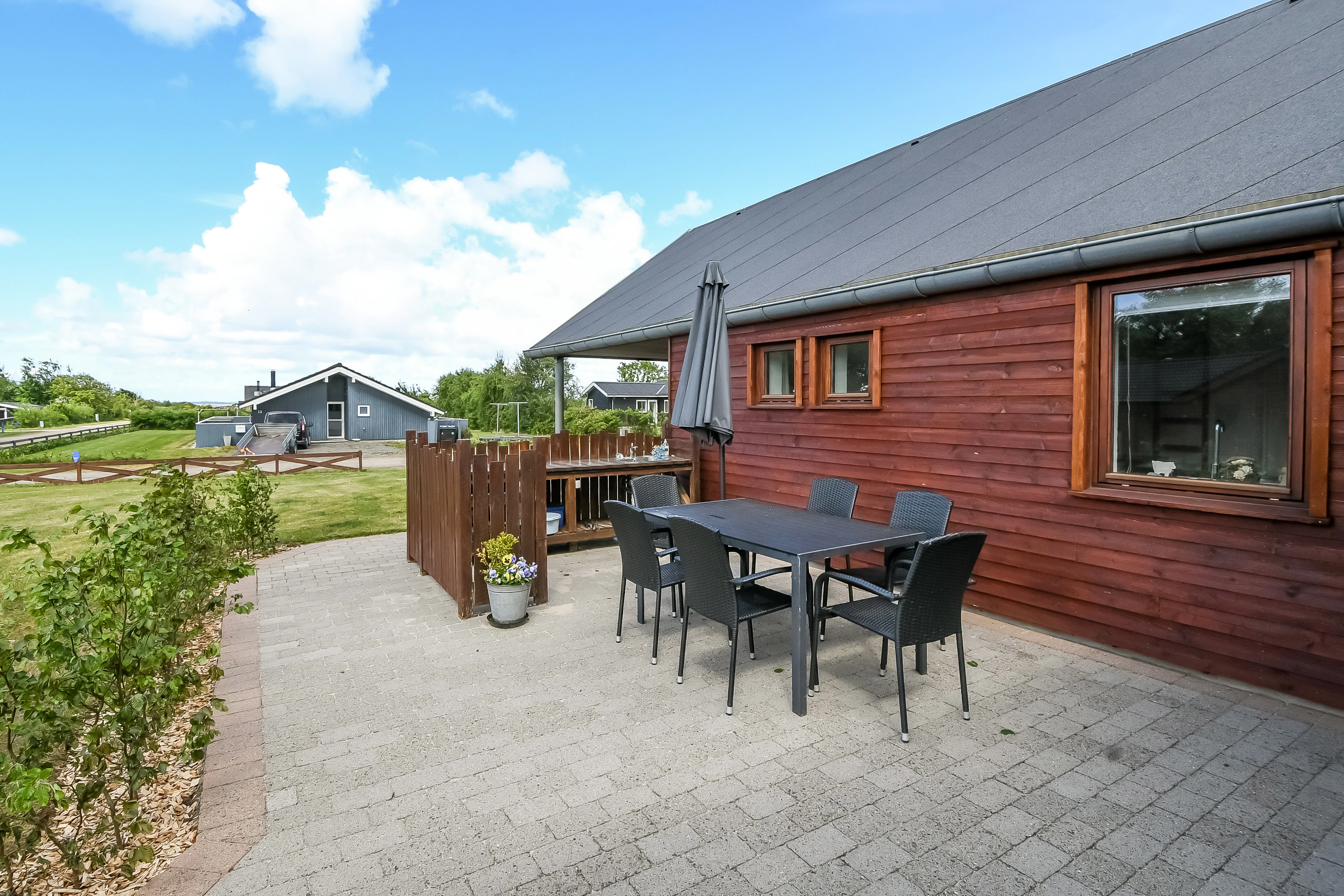 Fremhævet terrasse billede i fuldskærmstilstand. Billede af Hulvej 2, Ejsingholm, 7830 Vinderup