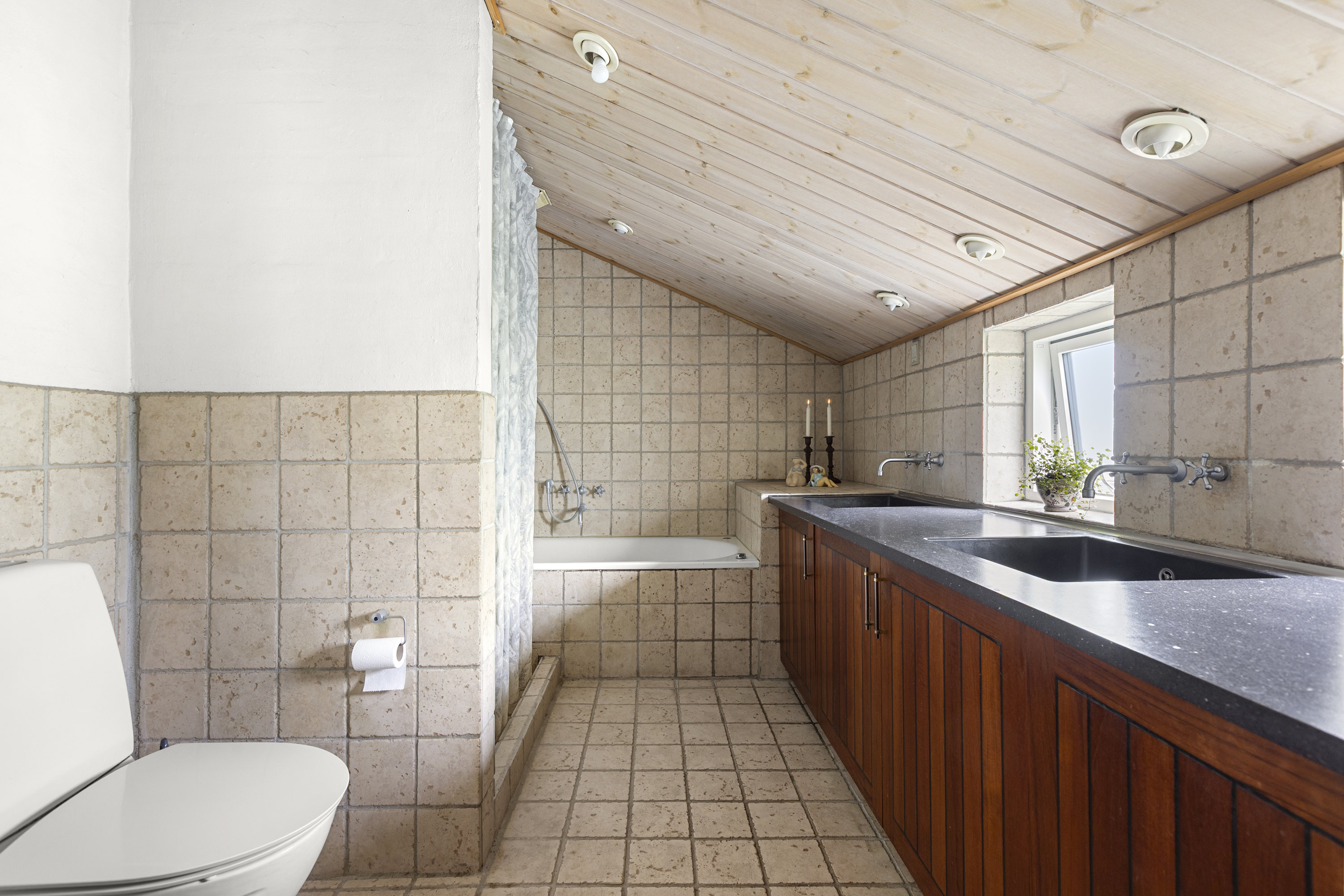 Fremhævet badeværelse billede i fuldskærmstilstand. Billede af Syrenvej 24, 4295 Stenlille