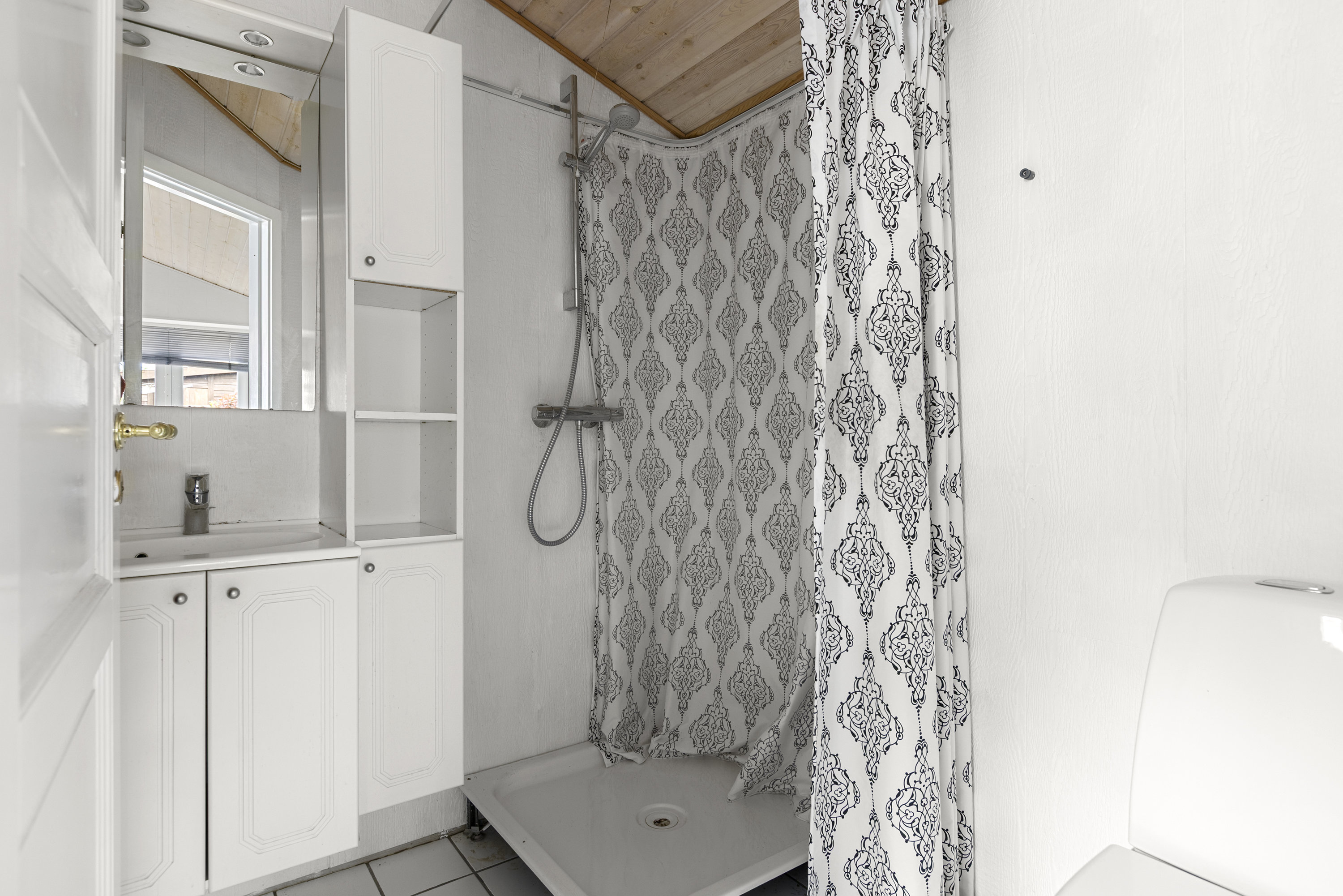 Fremhævet badeværelse billede i fuldskærmstilstand. Billede af Syrenvej 24, 4295 Stenlille