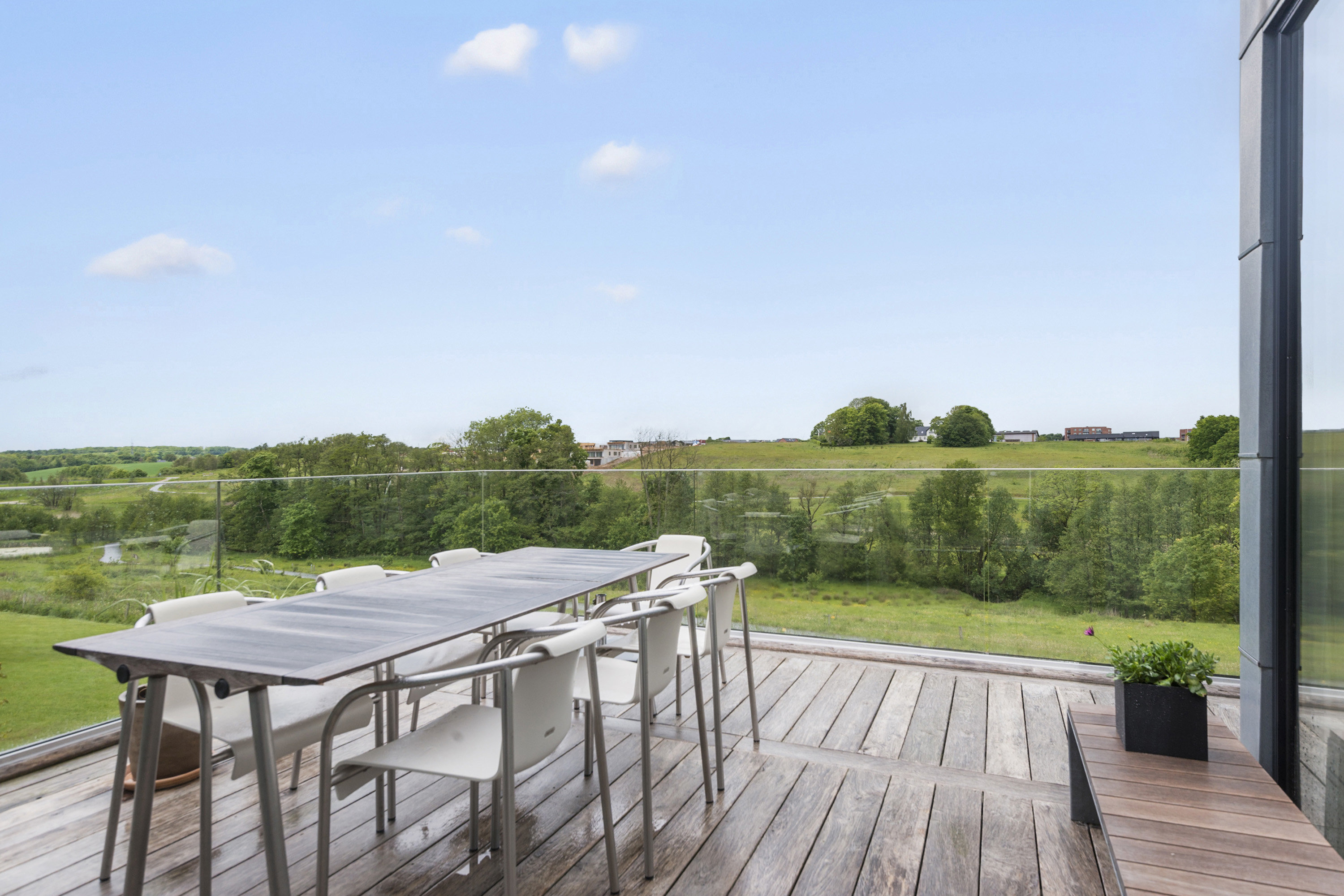 Fremhævet ejendommen billede i fuldskærmstilstand. Billede af Overskov 30, 8300 Odder