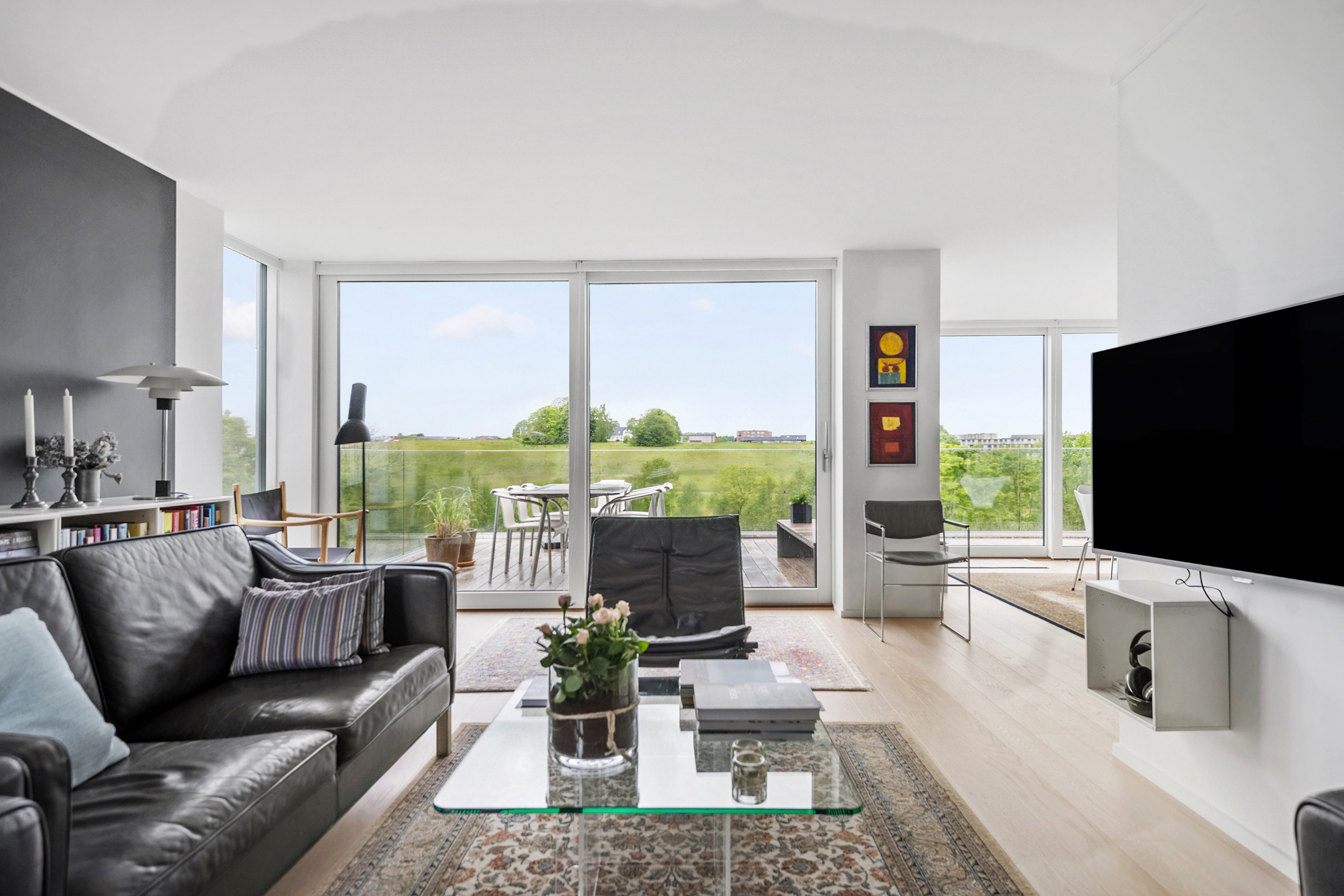 Fremhævet stue billede i fuldskærmstilstand. Billede af Overskov 30, 8300 Odder