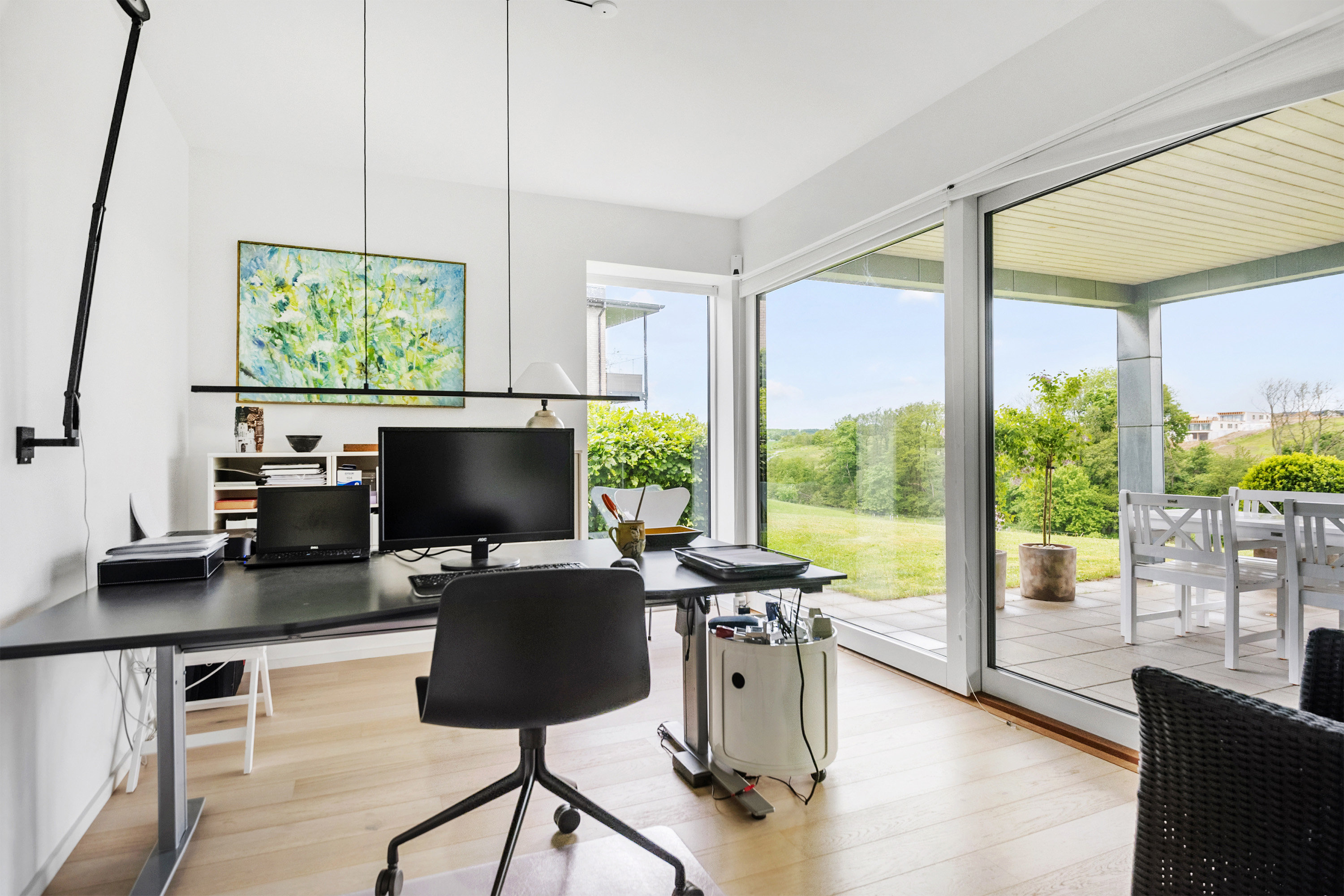 Fremhævet kontor billede i fuldskærmstilstand. Billede af Overskov 30, 8300 Odder