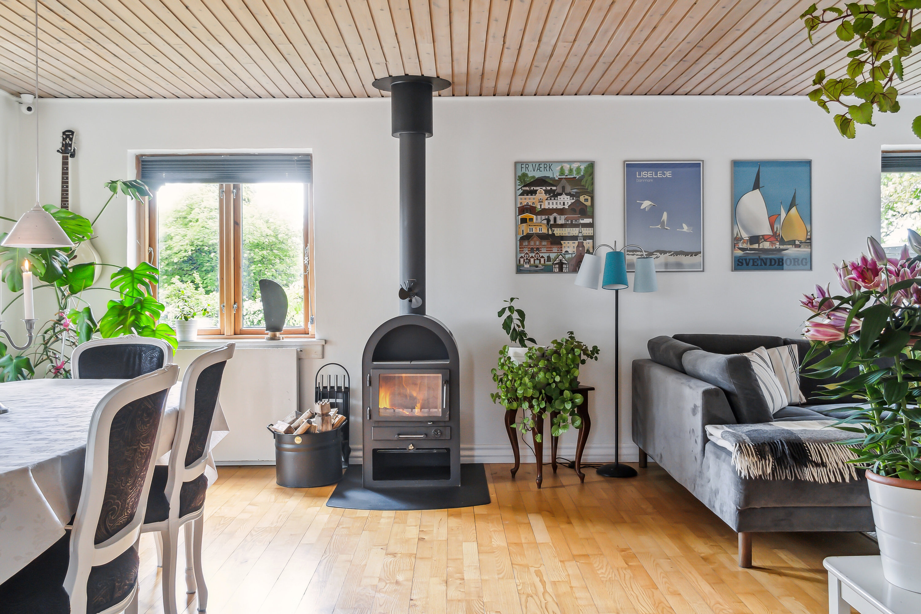 Fremhævet stue billede i fuldskærmstilstand. Billede af Musettevej 5, Asserbo, 3360 Liseleje