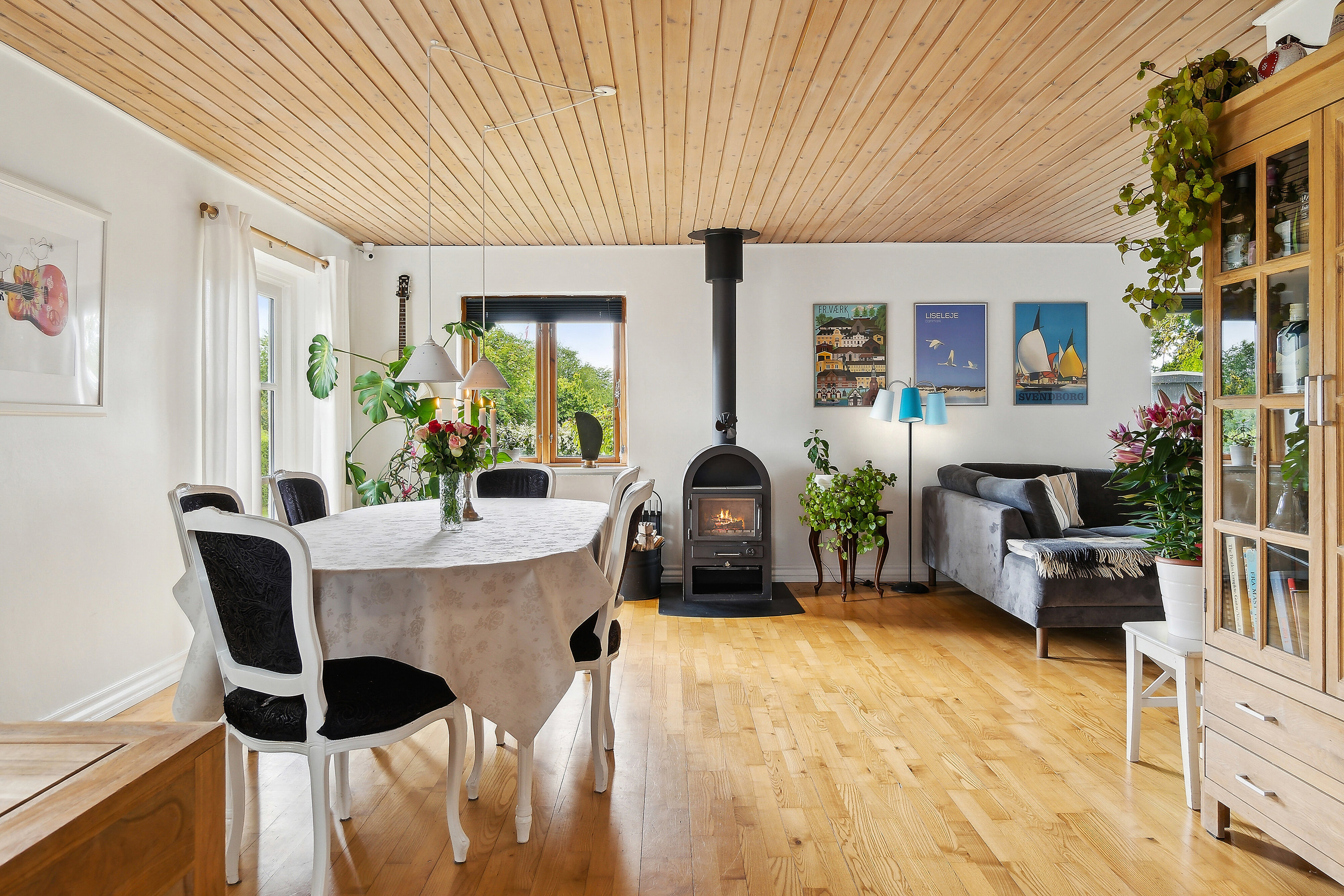 Fremhævet stue billede i fuldskærmstilstand. Billede af Musettevej 5, Asserbo, 3360 Liseleje