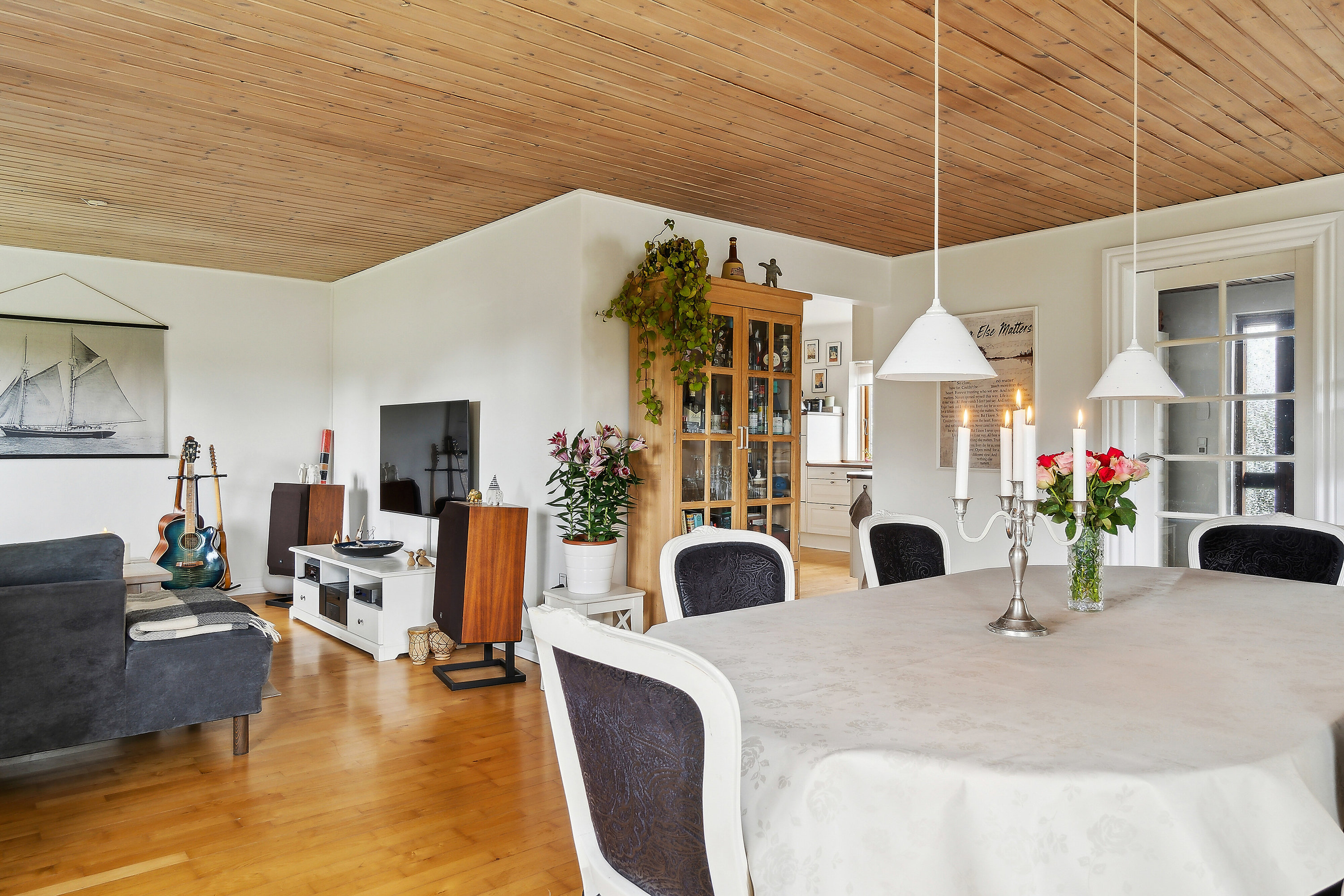 Fremhævet stue billede i fuldskærmstilstand. Billede af Musettevej 5, Asserbo, 3360 Liseleje