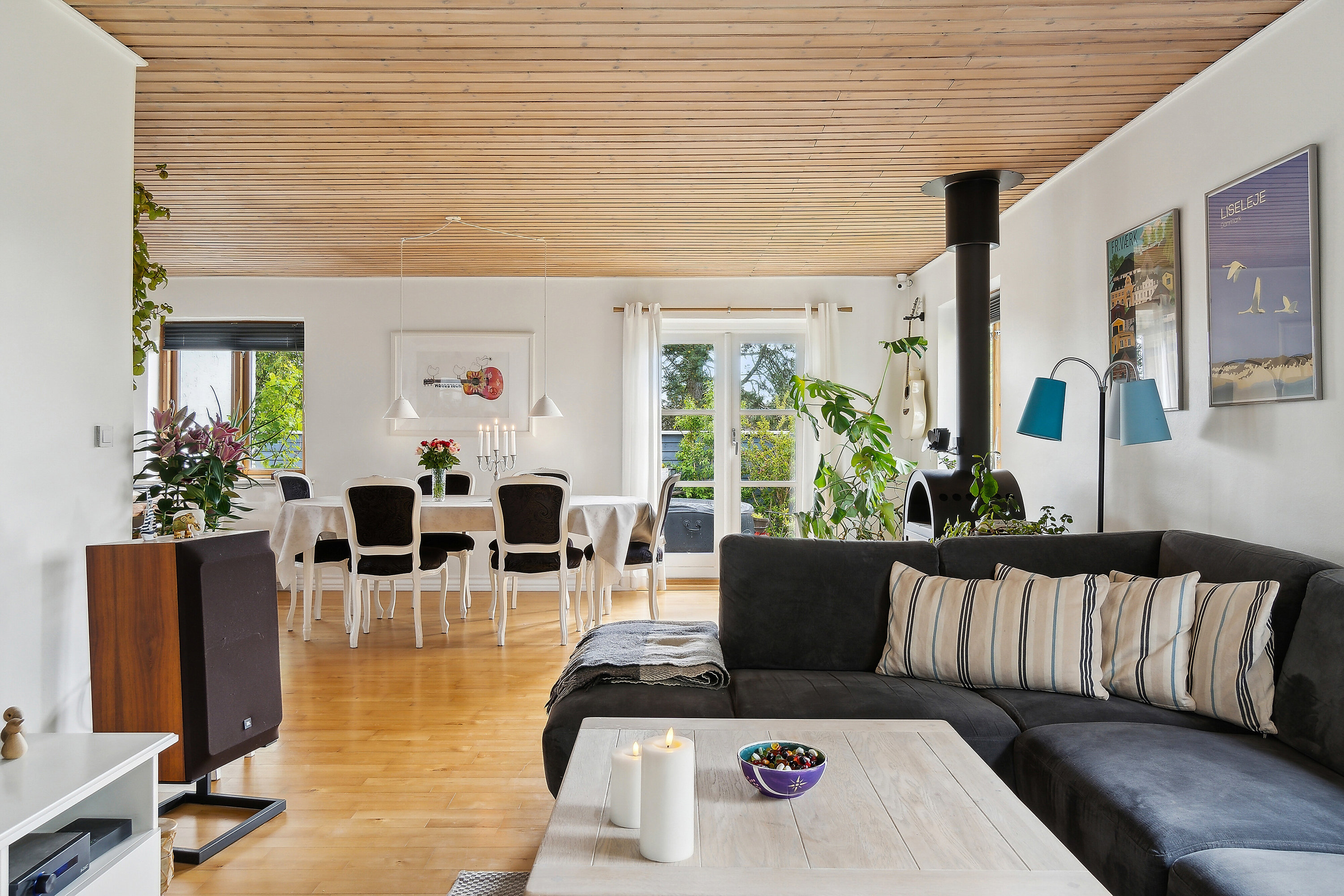 Fremhævet stue billede i fuldskærmstilstand. Billede af Musettevej 5, Asserbo, 3360 Liseleje