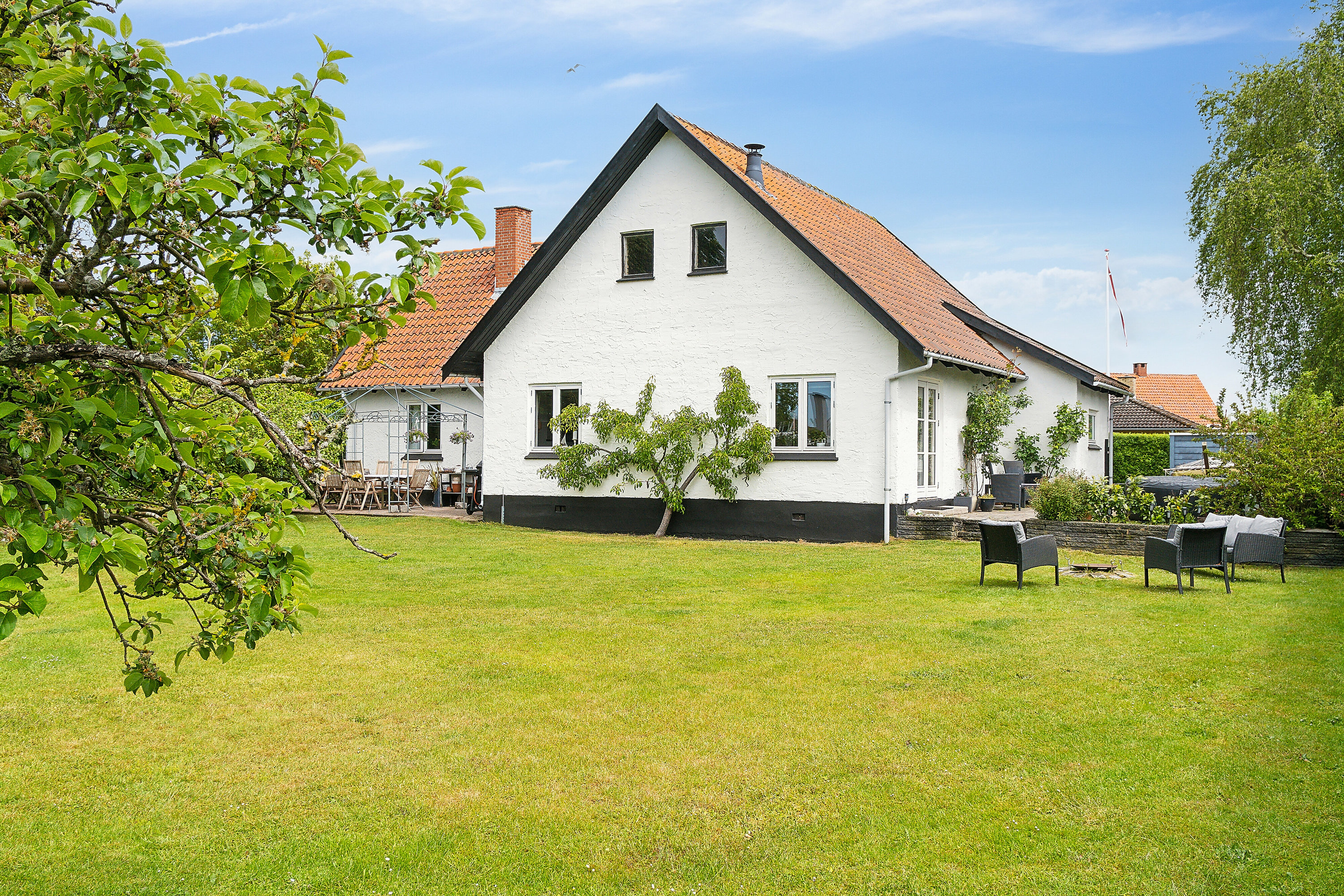 Fremhævet set fra haven billede i fuldskærmstilstand. Billede af Musettevej 5, Asserbo, 3360 Liseleje