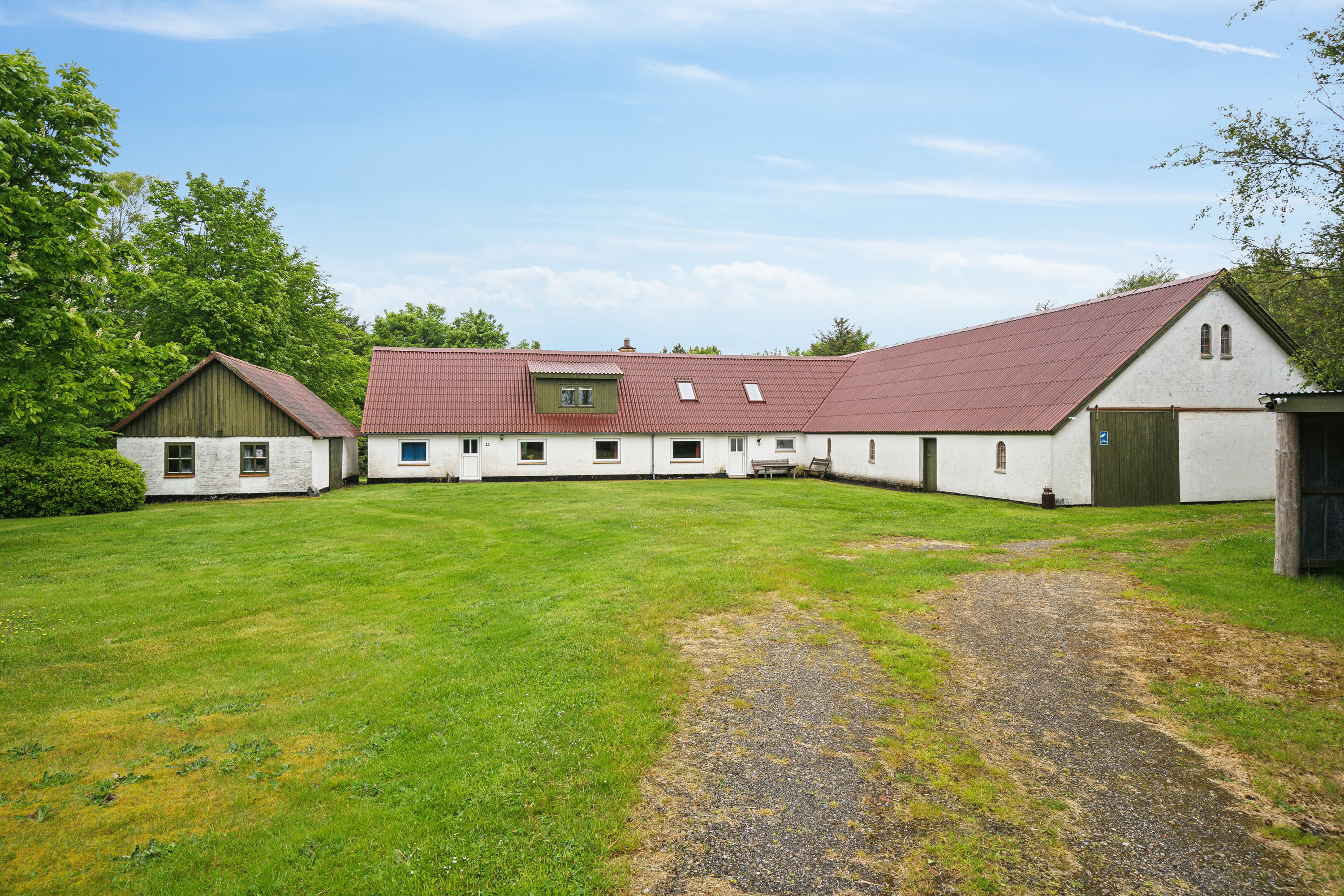 Miniaturebillede 1: set fra haven. Billede af Tverstedvej 25, Uggerby, 9800 Hjørring