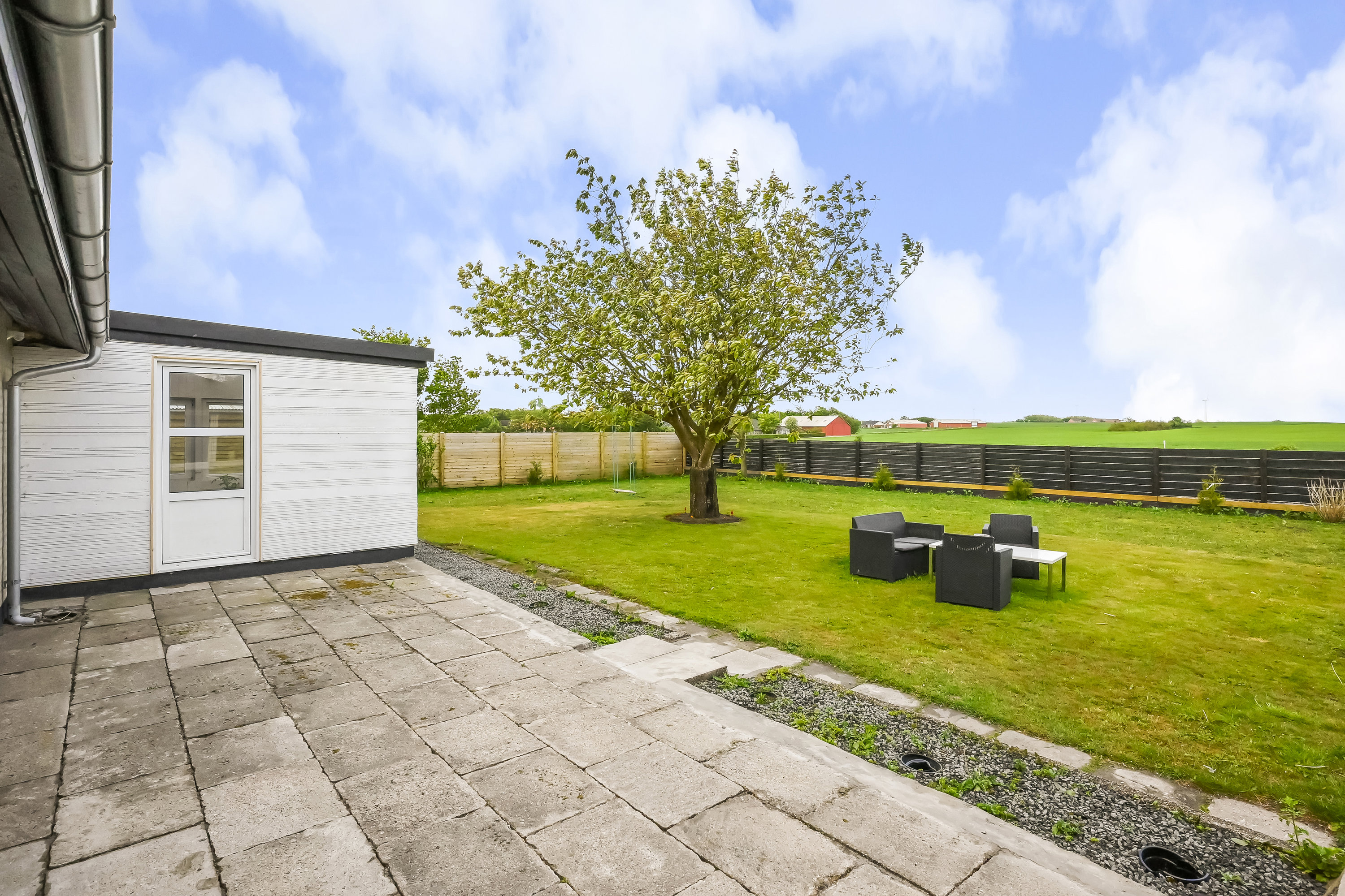 Fremhævet terrasse billede i fuldskærmstilstand. Billede af Bækkelundvej 8, Rom, 7620 Lemvig