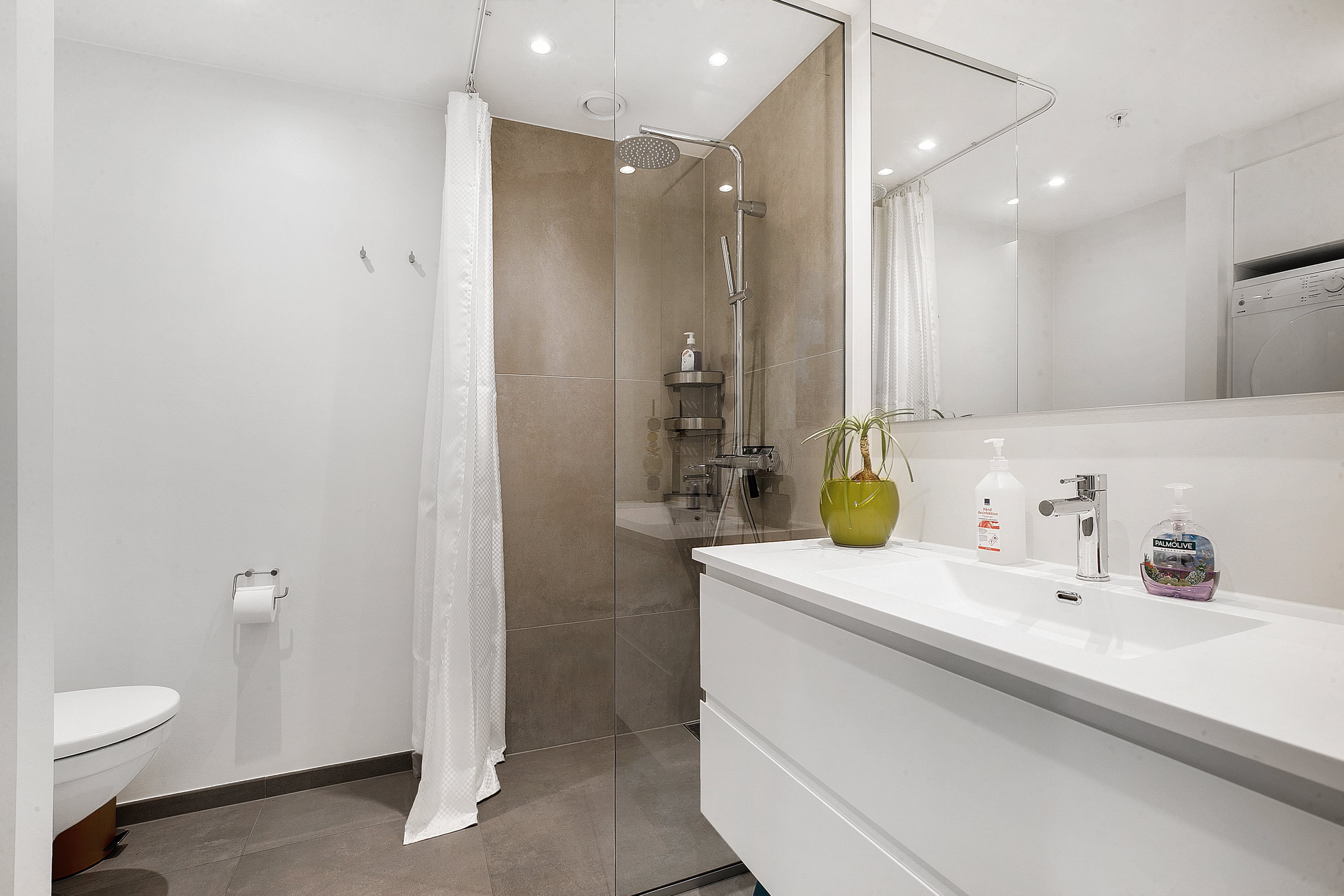 Fremhævet badeværelse billede i fuldskærmstilstand. Billede af Julius Posselts Vej 3A, 13. 6., 9400 Nørresundby