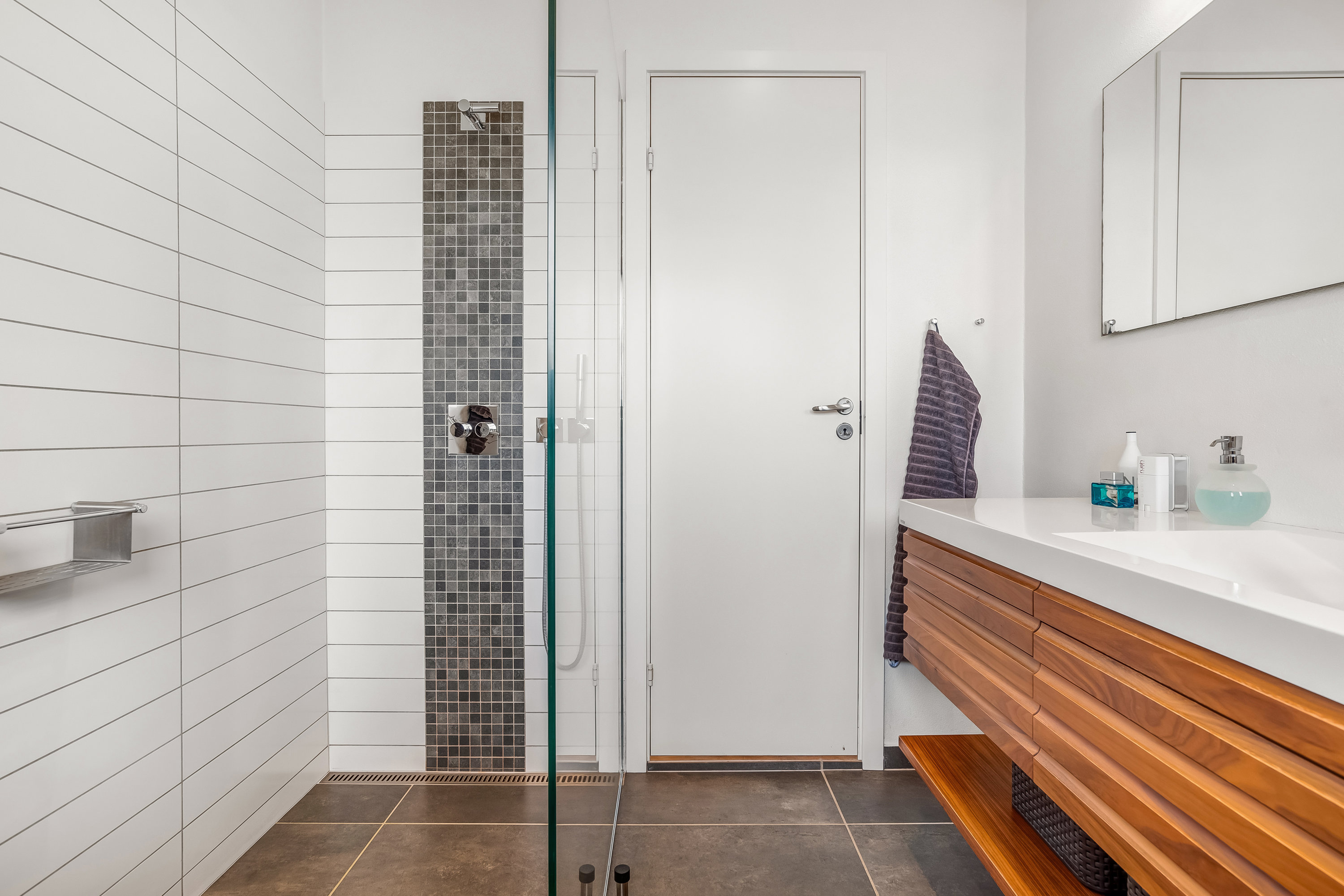 Fremhævet badeværelse billede i fuldskærmstilstand. Billede af Vølundsvej 113, 7500 Holstebro