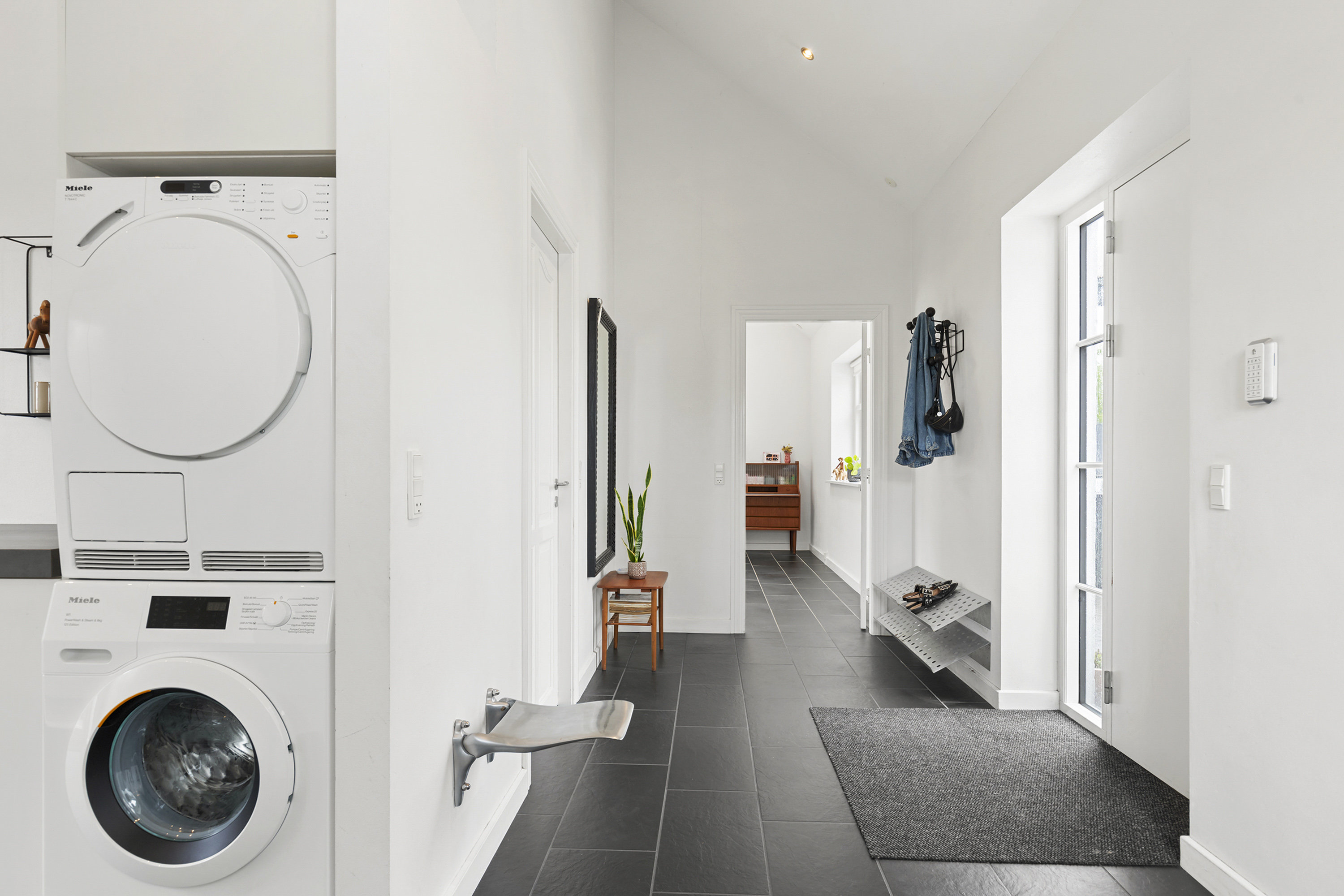 Fremhævet entré billede i fuldskærmstilstand. Billede af Lille Thirupvej 1, 9800 Hjørring