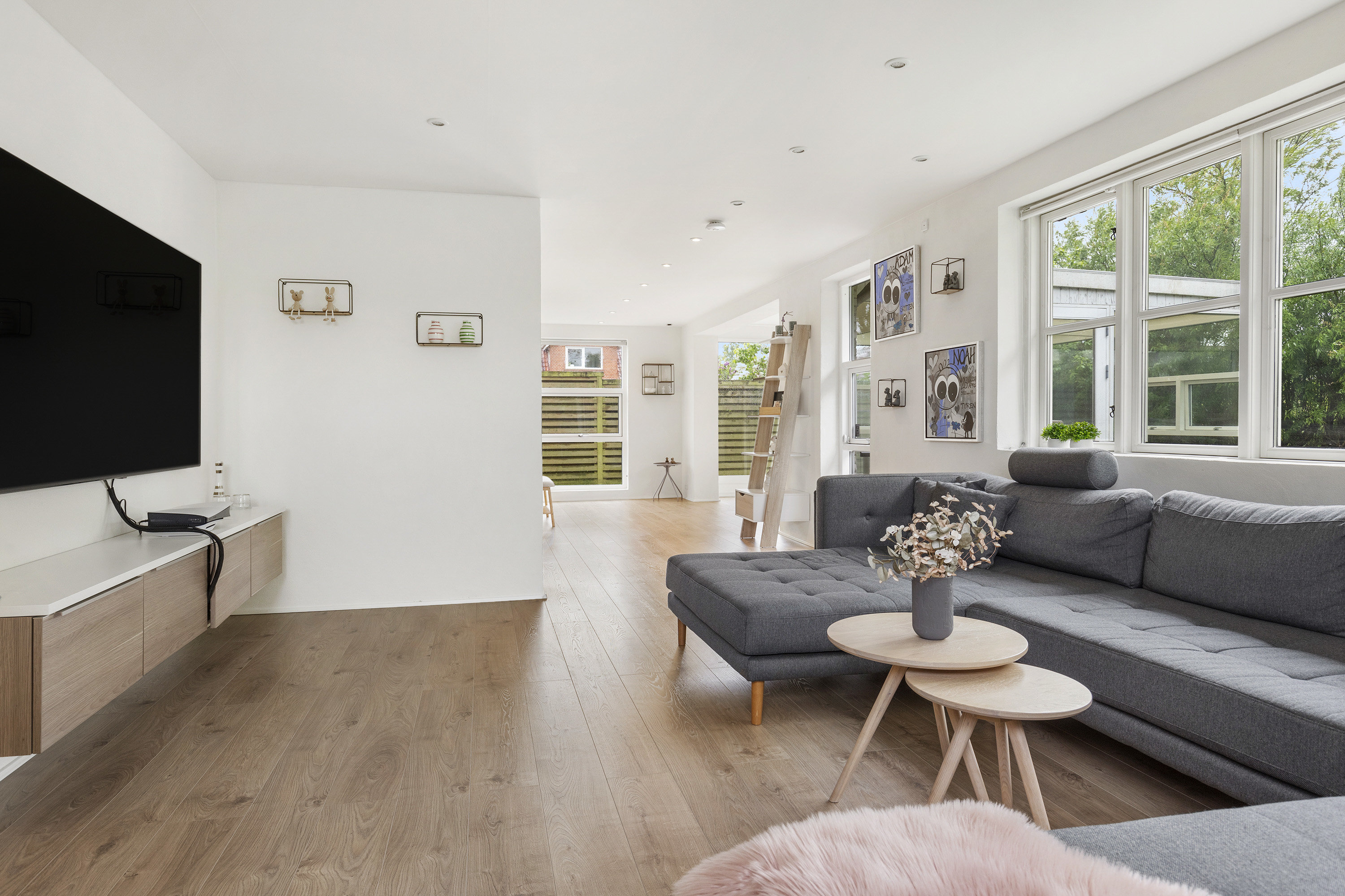 Fremhævet stue billede i fuldskærmstilstand. Billede af Tårnvej 11, 9760 Vrå