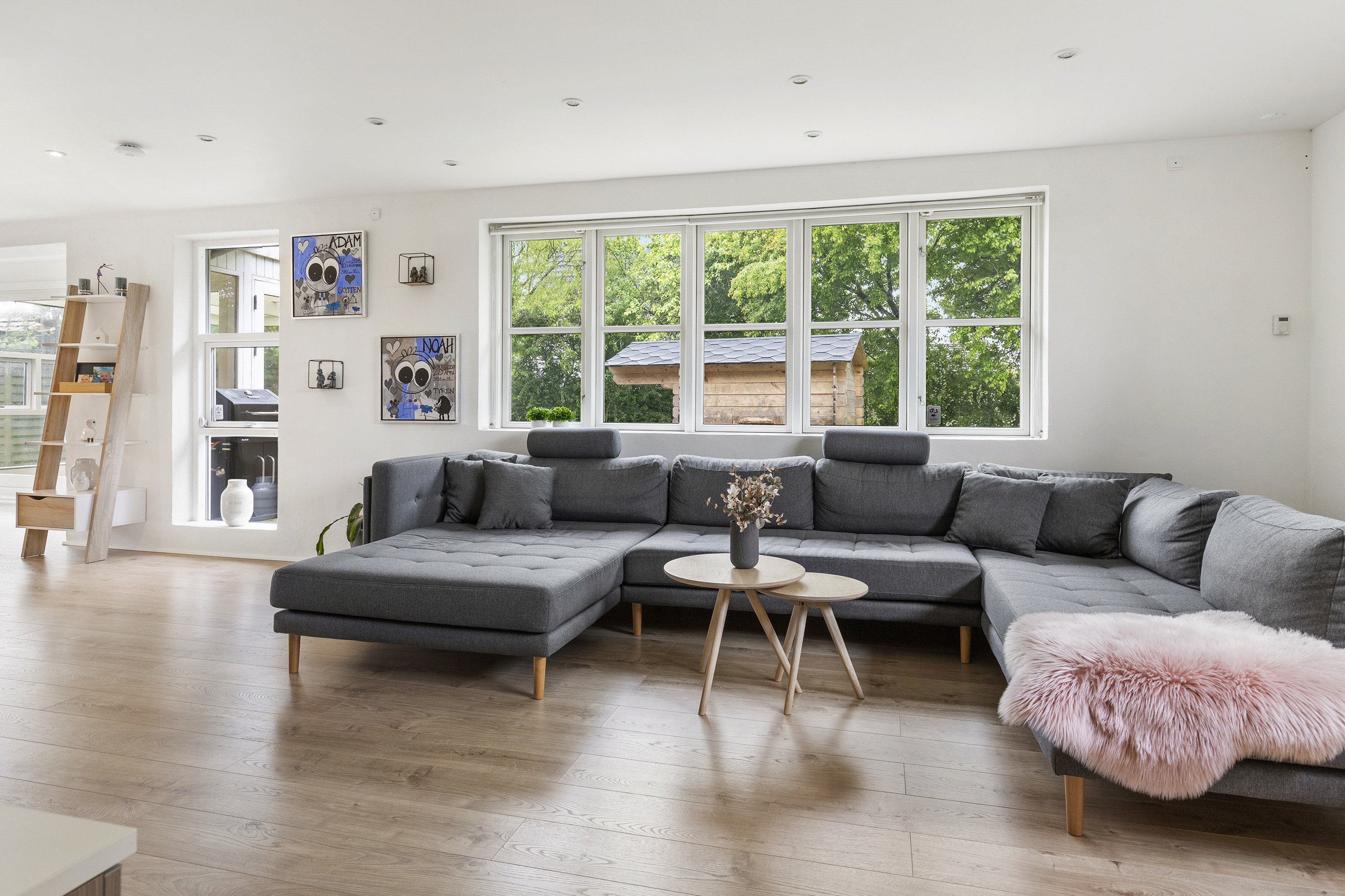 Fremhævet stue billede i fuldskærmstilstand. Billede af Tårnvej 11, 9760 Vrå