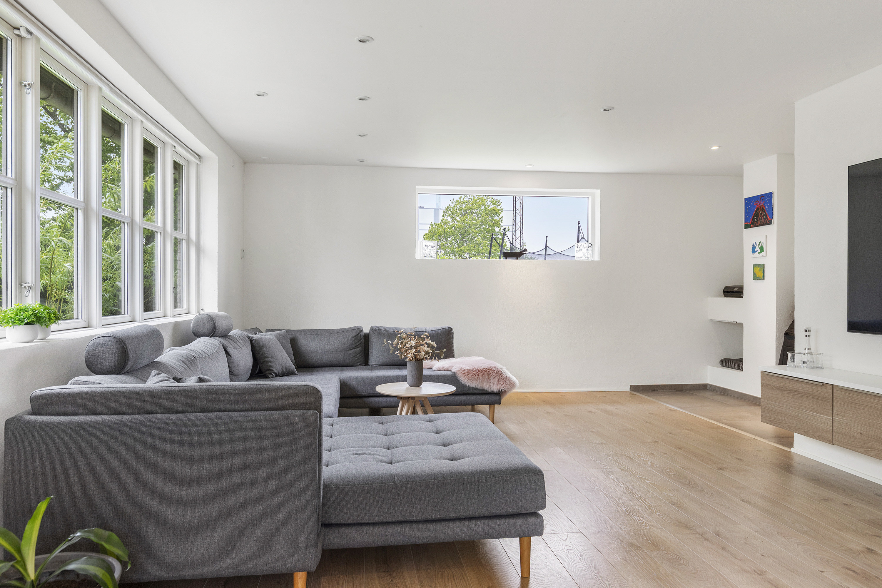 Fremhævet stue billede i fuldskærmstilstand. Billede af Tårnvej 11, 9760 Vrå