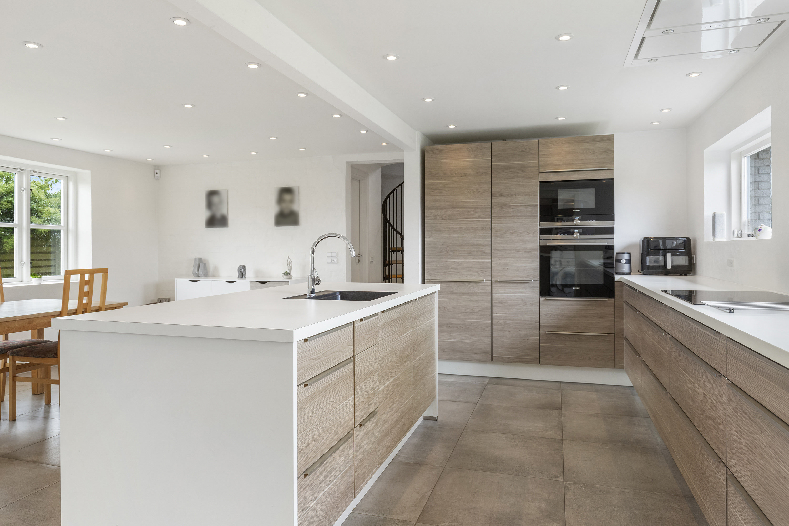 Fremhævet køkken billede i fuldskærmstilstand. Billede af Tårnvej 11, 9760 Vrå