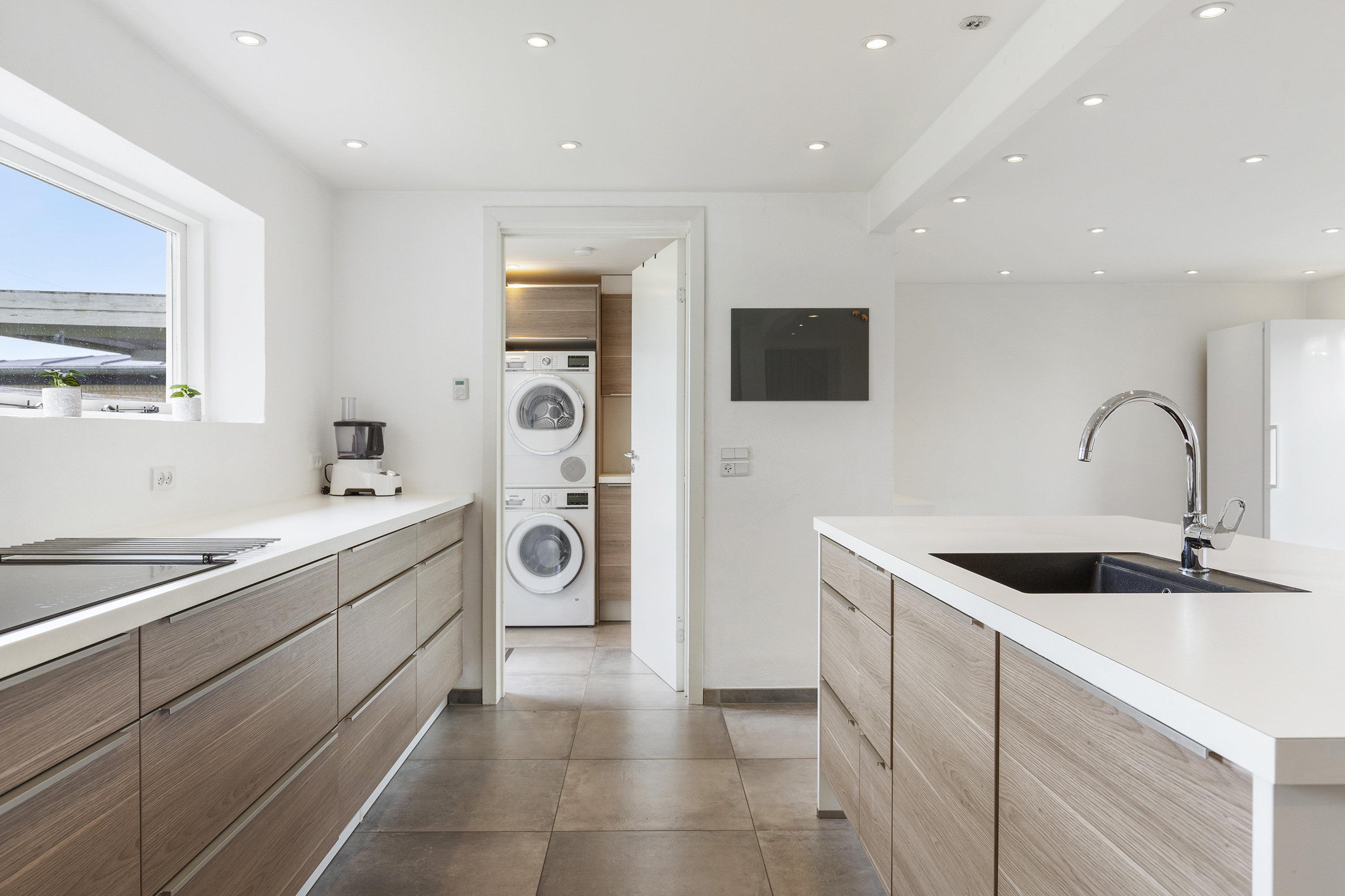 Fremhævet køkken billede i fuldskærmstilstand. Billede af Tårnvej 11, 9760 Vrå