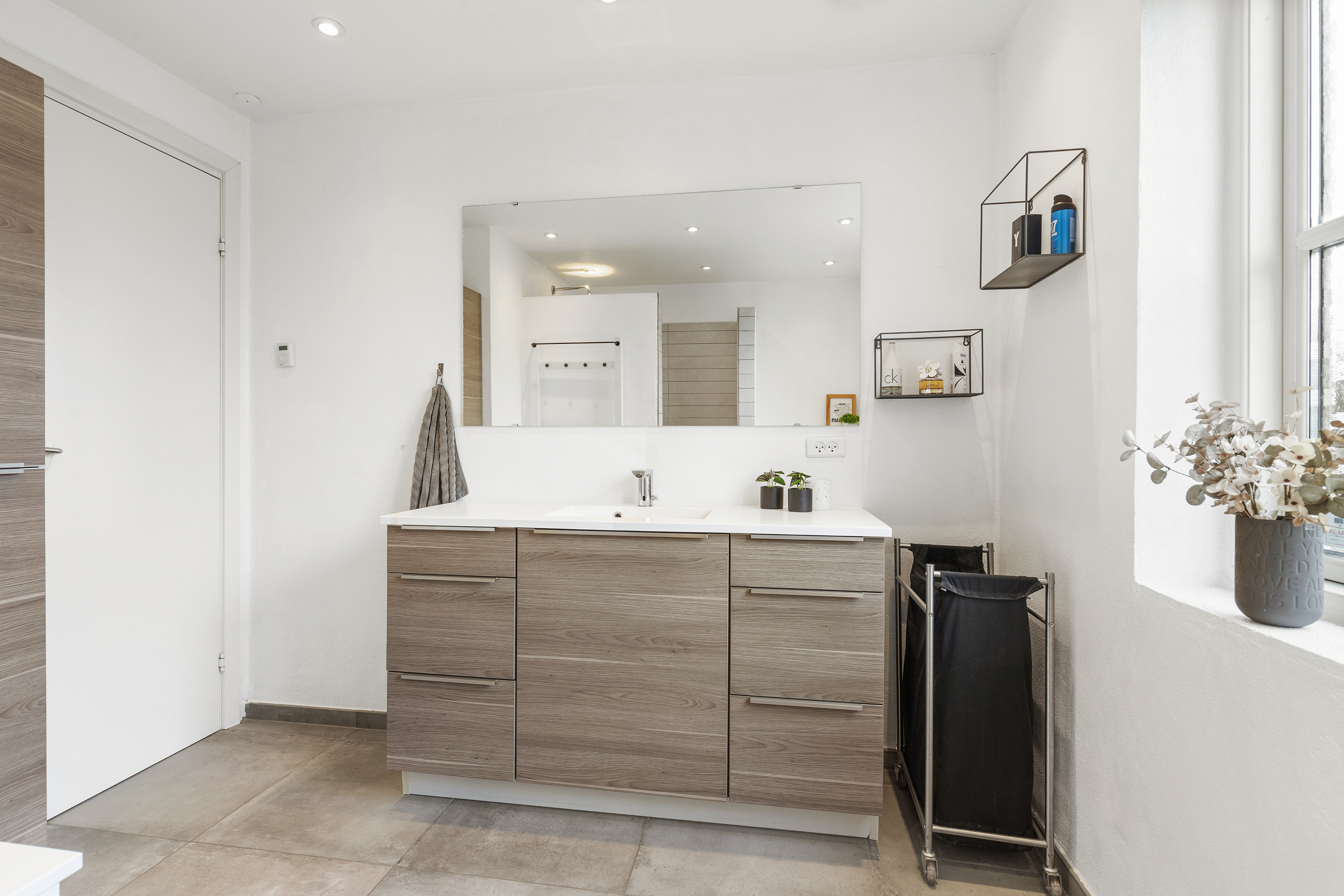 Fremhævet badeværelse billede i fuldskærmstilstand. Billede af Tårnvej 11, 9760 Vrå