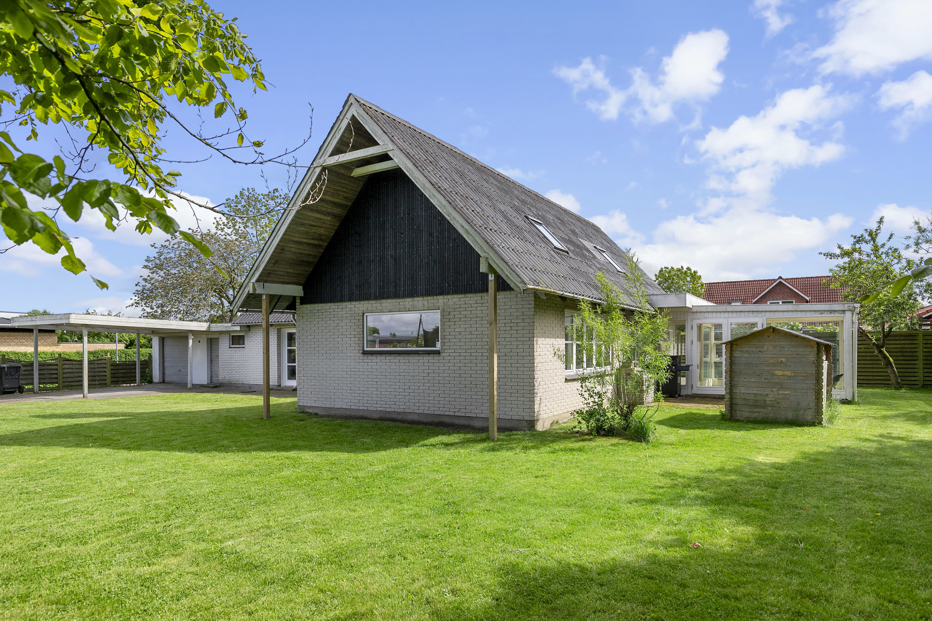 Fremhævet facade billede i fuldskærmstilstand. Billede af Tårnvej 11, 9760 Vrå